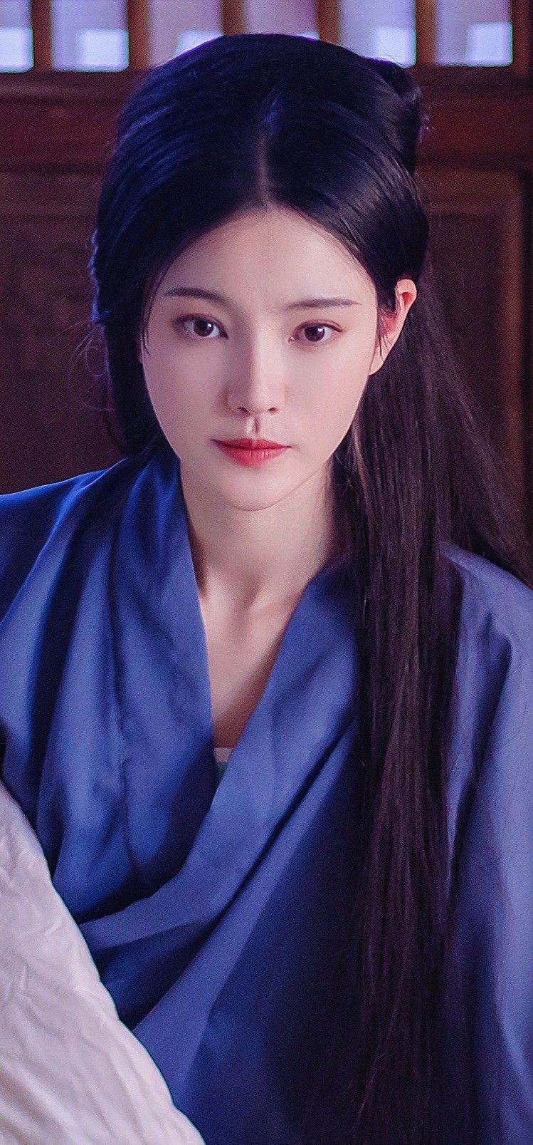 The Enchantment of Jiangnan Rainy Days in Traditional Hanfu Clothing The Enchantment of Jiangnan Rainy Days in Traditional Hanfu Clothing