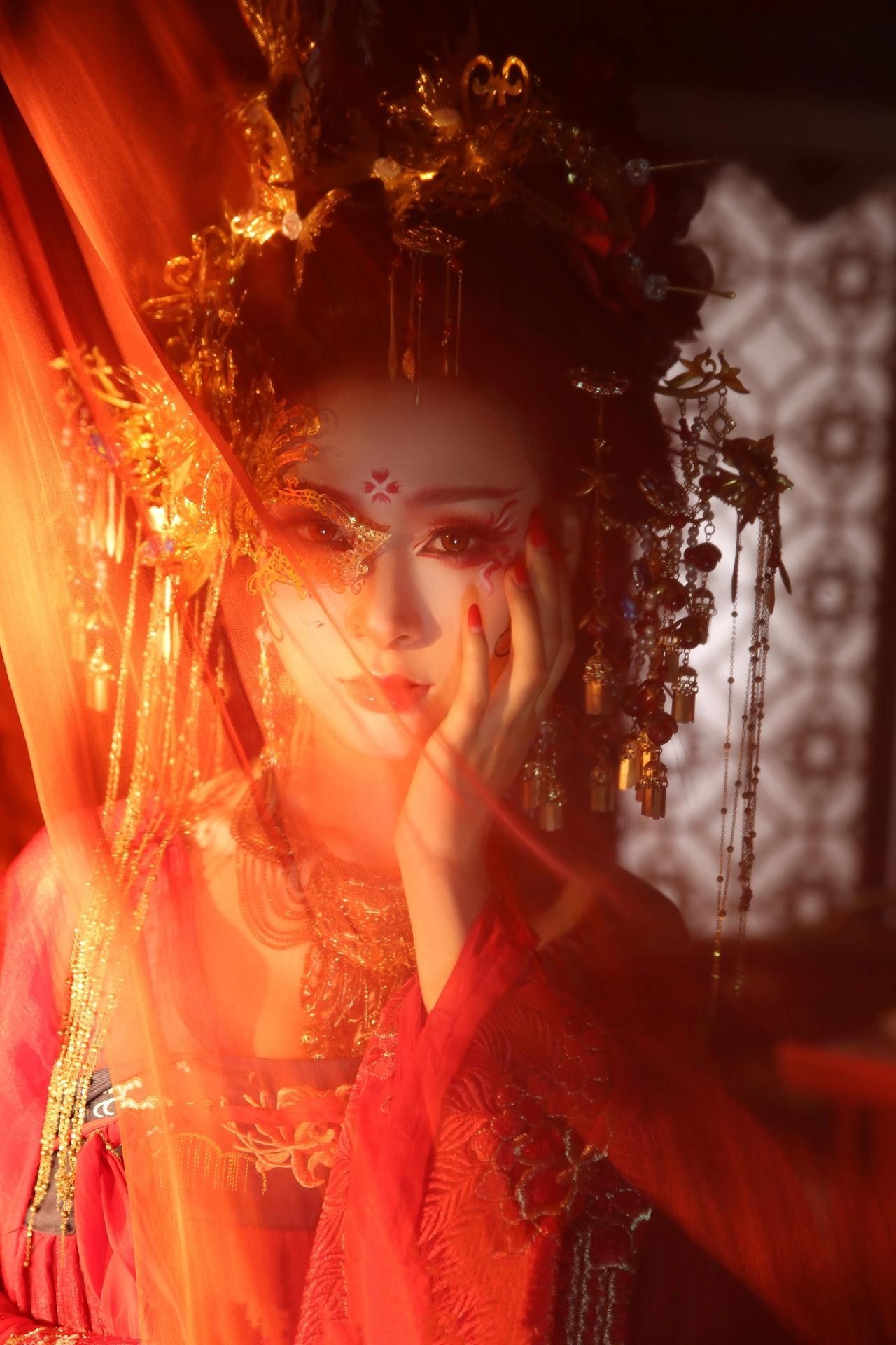 The Ancient Costume of Empresses:A Journey into the World of Zhen Huan Chronicle The Ancient Costume of Empresses:A Journey into the World of Zhen Huan Chronicle
