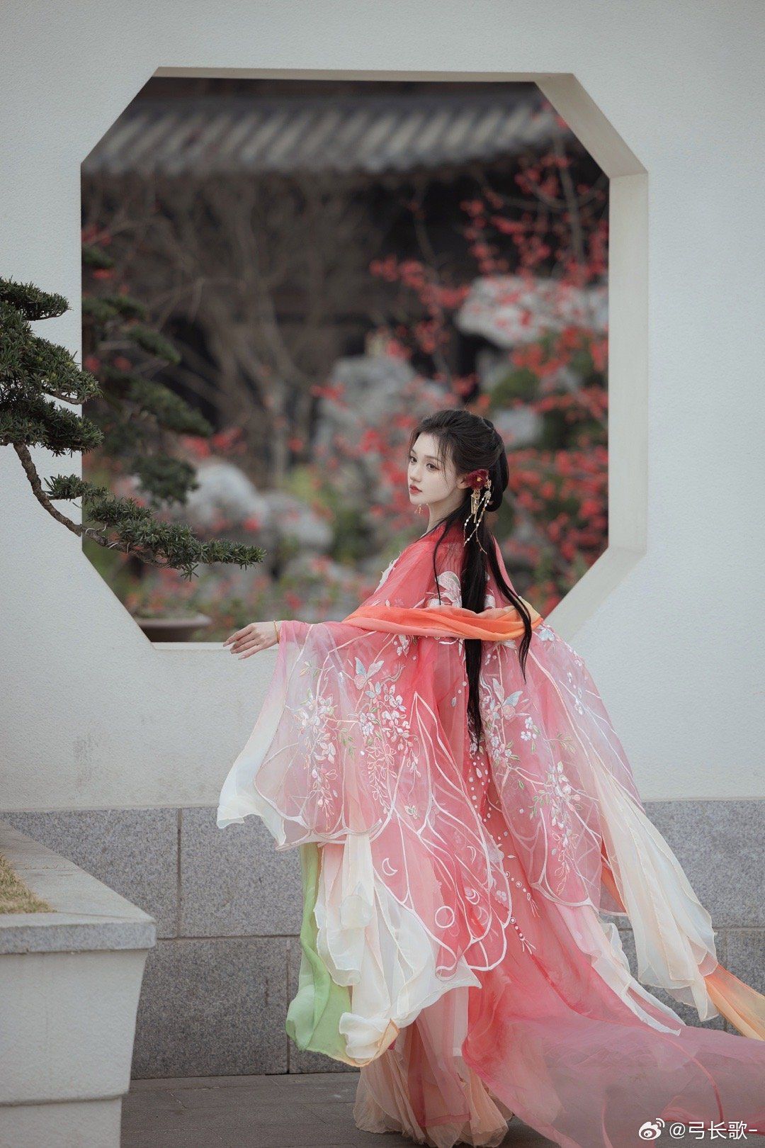 Red-Reinvented Cheongsam for Exam Delivery:The Journey of the College Entrance Examination Red-Reinvented Cheongsam for Exam Delivery:The Journey of the College Entrance Examination
