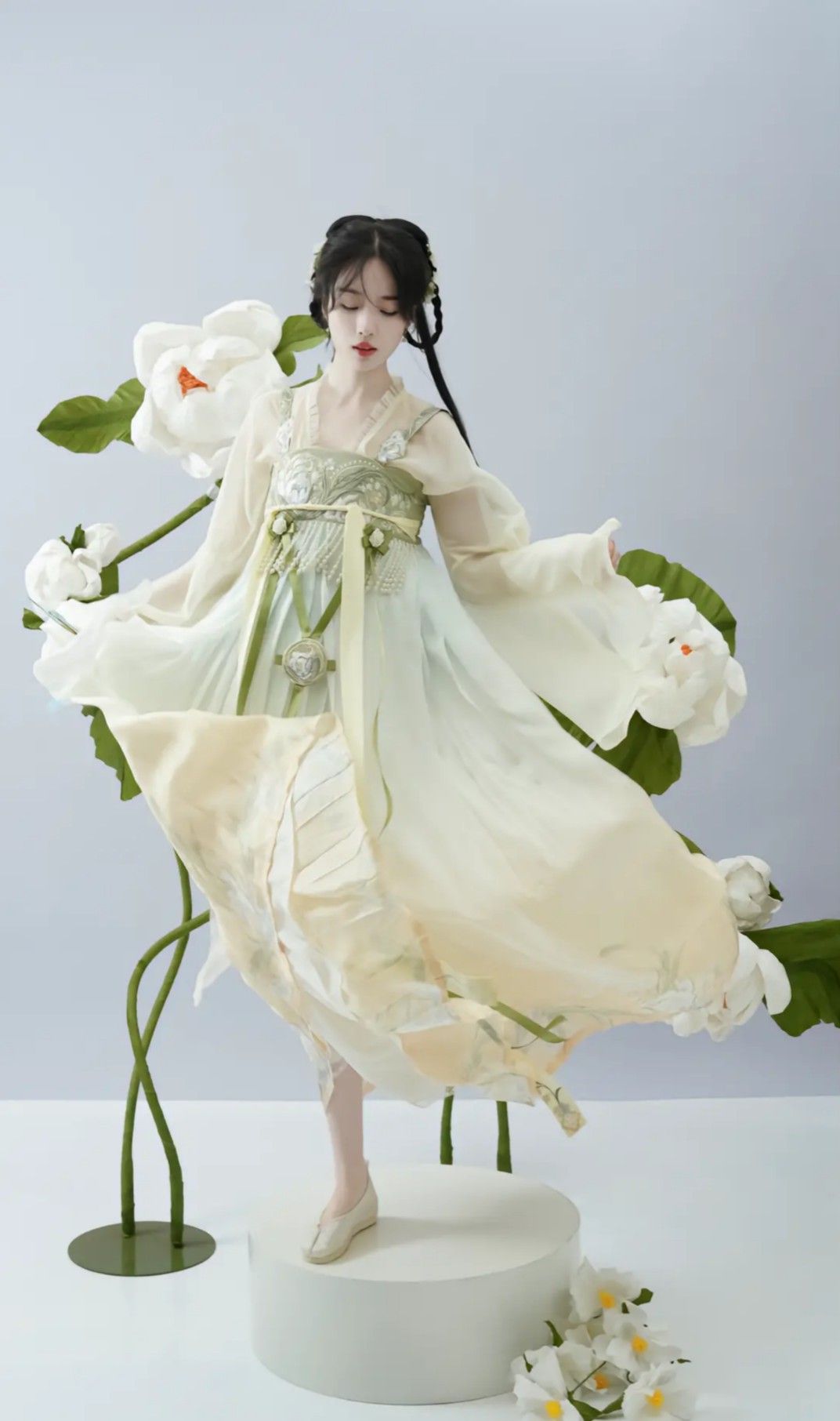 Hangzhou Cheongsam:A Blend of Tradition and Elegance Hangzhou Cheongsam:A Blend of Tradition and Elegance
