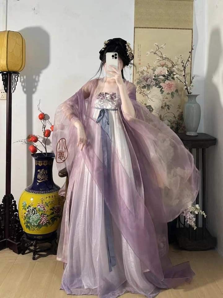 The Rise of Wang Youyous Maomin Skirt:A Closer Look into the Traditional Chinese Fashion Trend The Rise of Wang Youyous Maomin Skirt:A Closer Look into the Traditional Chinese Fashion Trend
