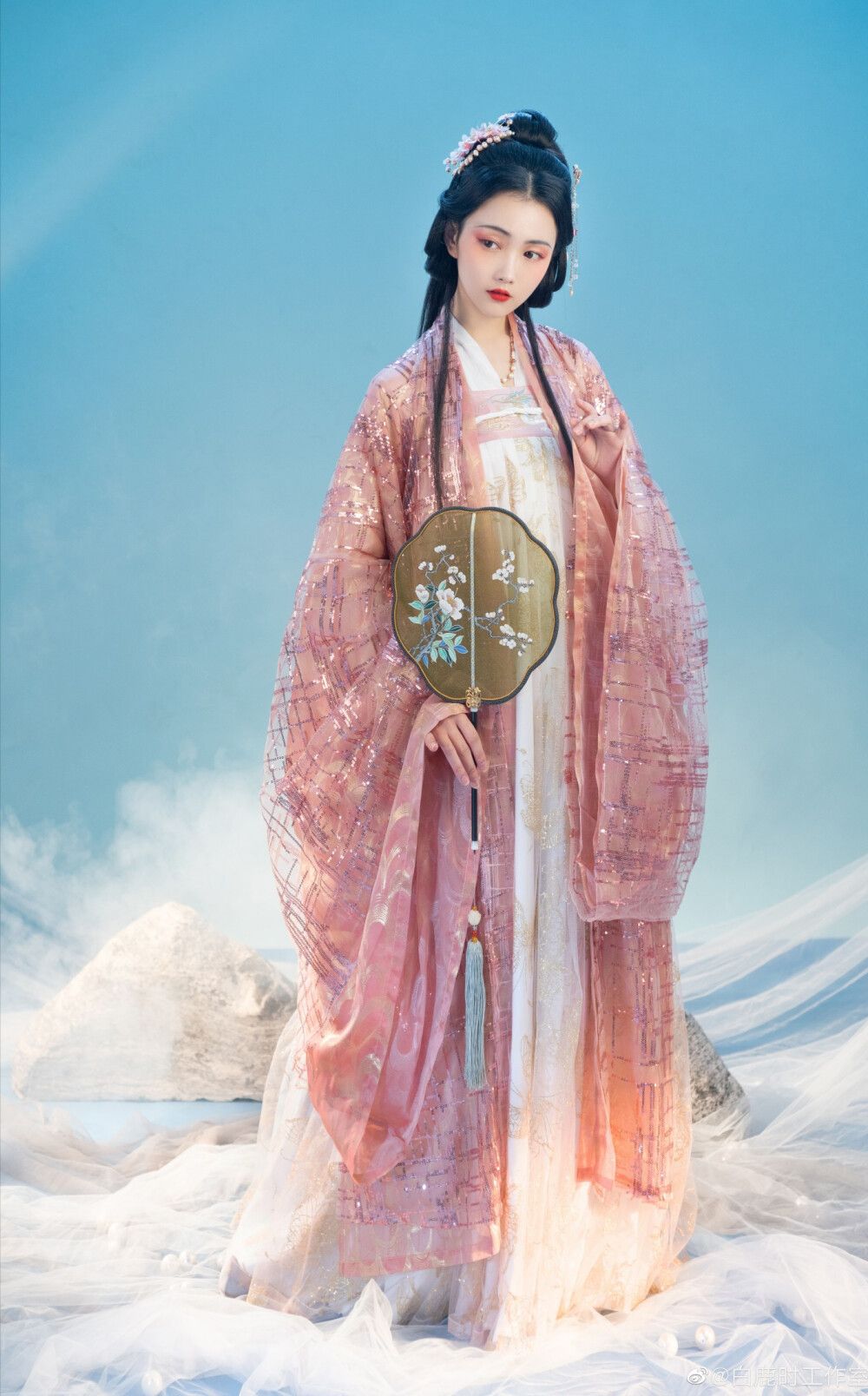Traditional Hanfu Cloth Shoes for Summer in Beijing:A Focus on Women’s Style Traditional Hanfu Cloth Shoes for Summer in Beijing:A Focus on Women’s Style