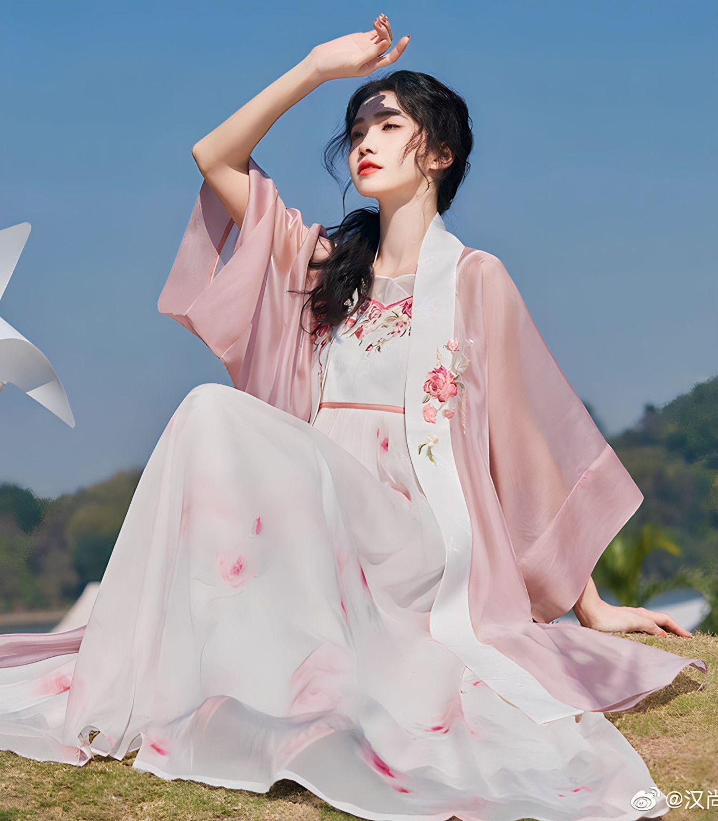 Gorgeous Qipao Fashion Show:An Umbrella Models Journey Gorgeous Qipao Fashion Show:An Umbrella Models Journey