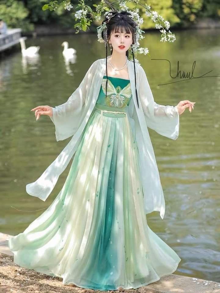 Exploring the World of Shan Hai Jing:The Exquisite Tale of Hanfu and the Gluttonous Taotie Exploring the World of Shan Hai Jing:The Exquisite Tale of Hanfu and the Gluttonous Taotie