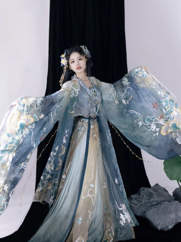 The Rise of Collar-Free Cheongsam:A Modern Fashion Statement The Rise of Collar-Free Cheongsam:A Modern Fashion Statement