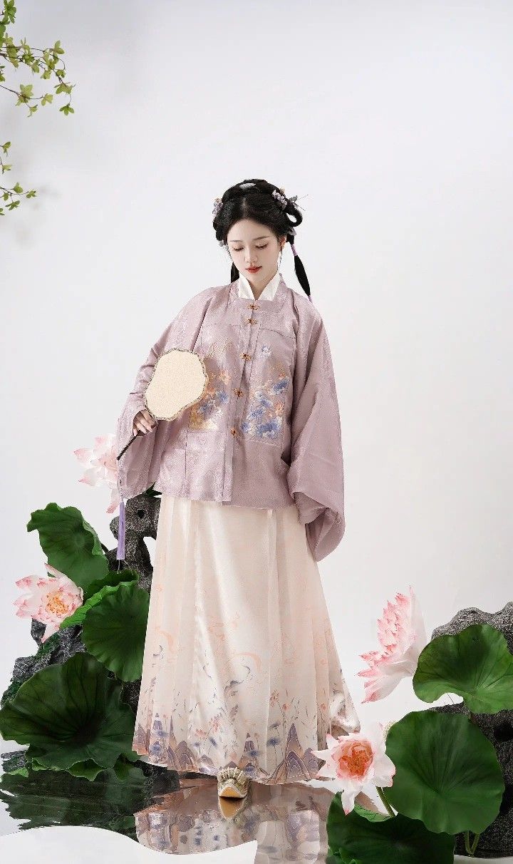 The Splendor of Ming-Style Hanfu with Cloud-Shoulder:A Cultural Exploration The Splendor of Ming-Style Hanfu with Cloud-Shoulder:A Cultural Exploration