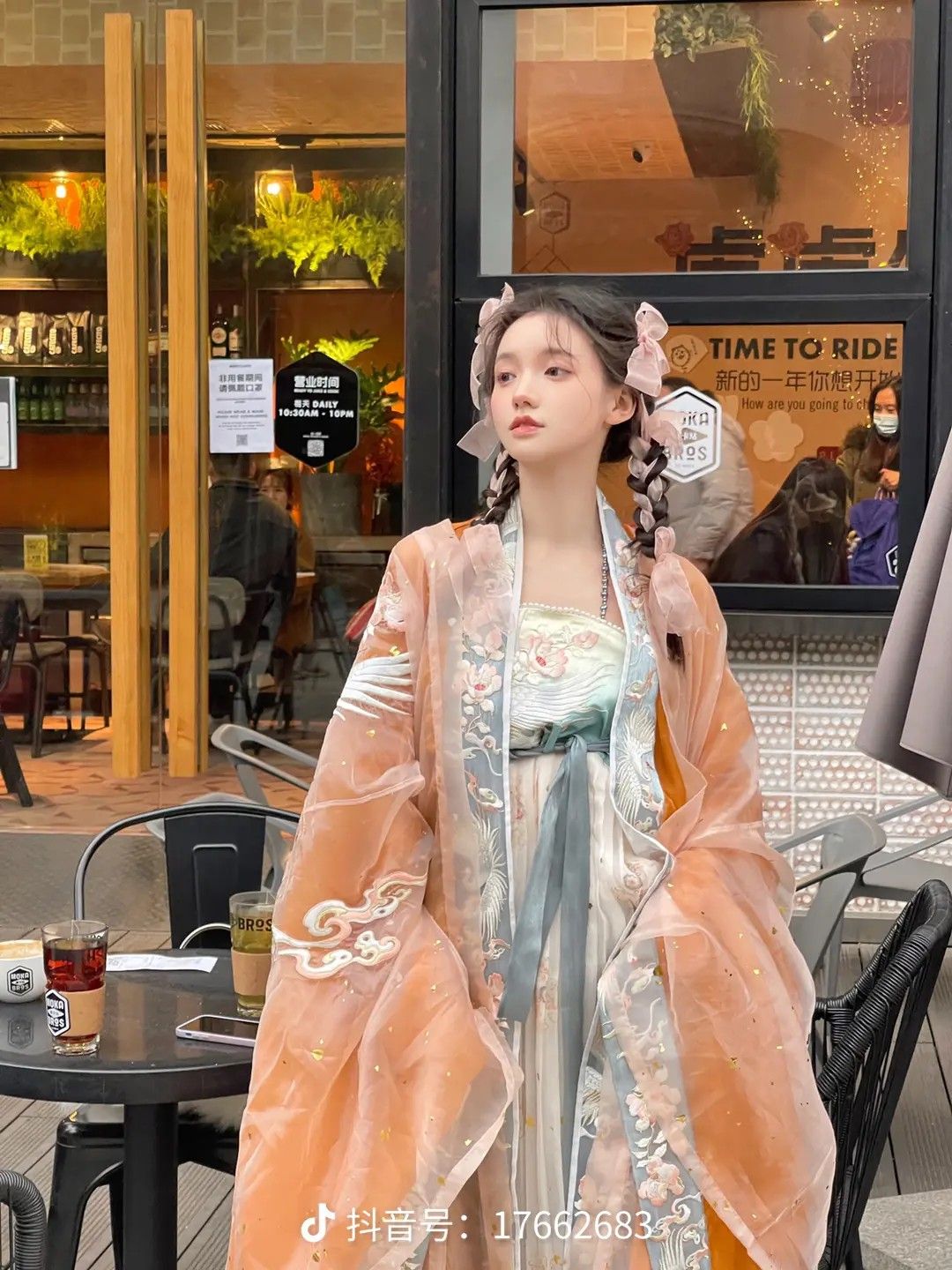 Handheld Accessories for Hanfu:A Guide to Traditional Chinese Elegance Handheld Accessories for Hanfu:A Guide to Traditional Chinese Elegance