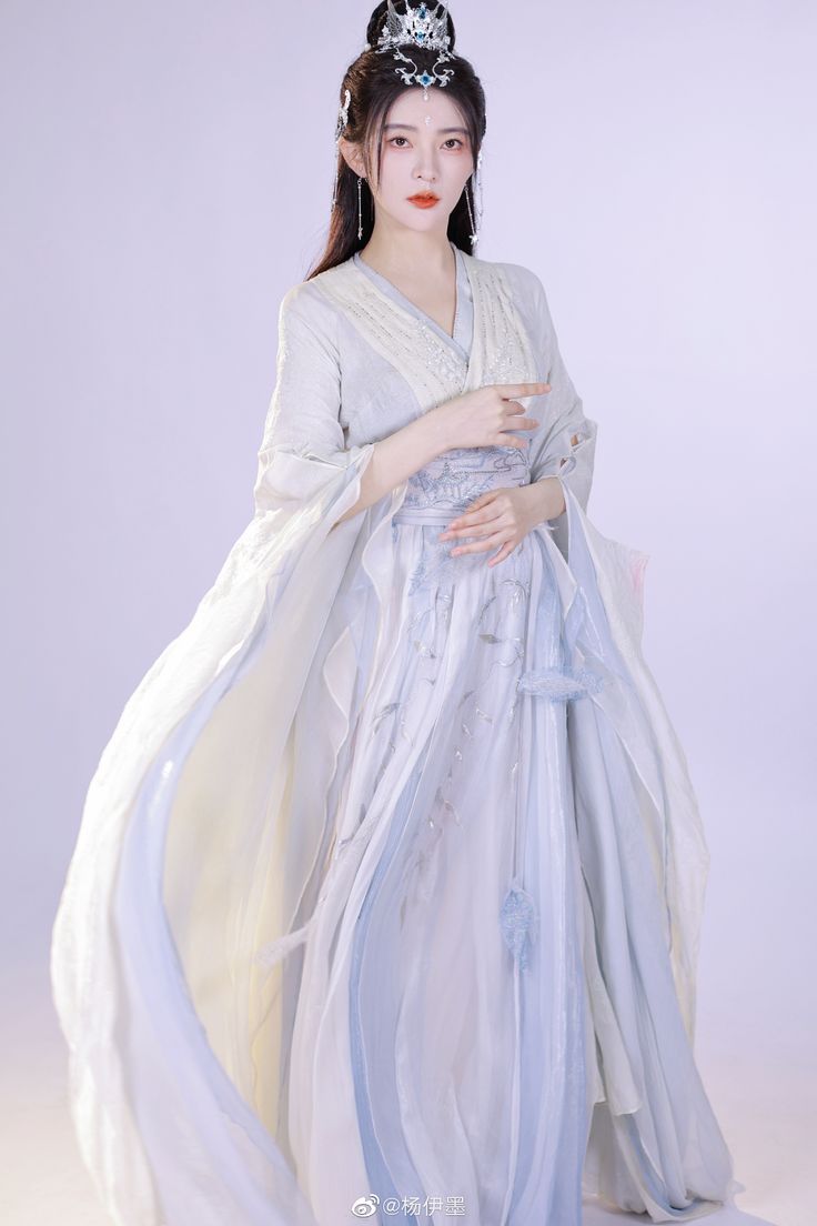 The 11-Year-Old Girl in Hanfu:Embracing Traditional Elegance in the Fifth Grade The 11-Year-Old Girl in Hanfu:Embracing Traditional Elegance in the Fifth Grade