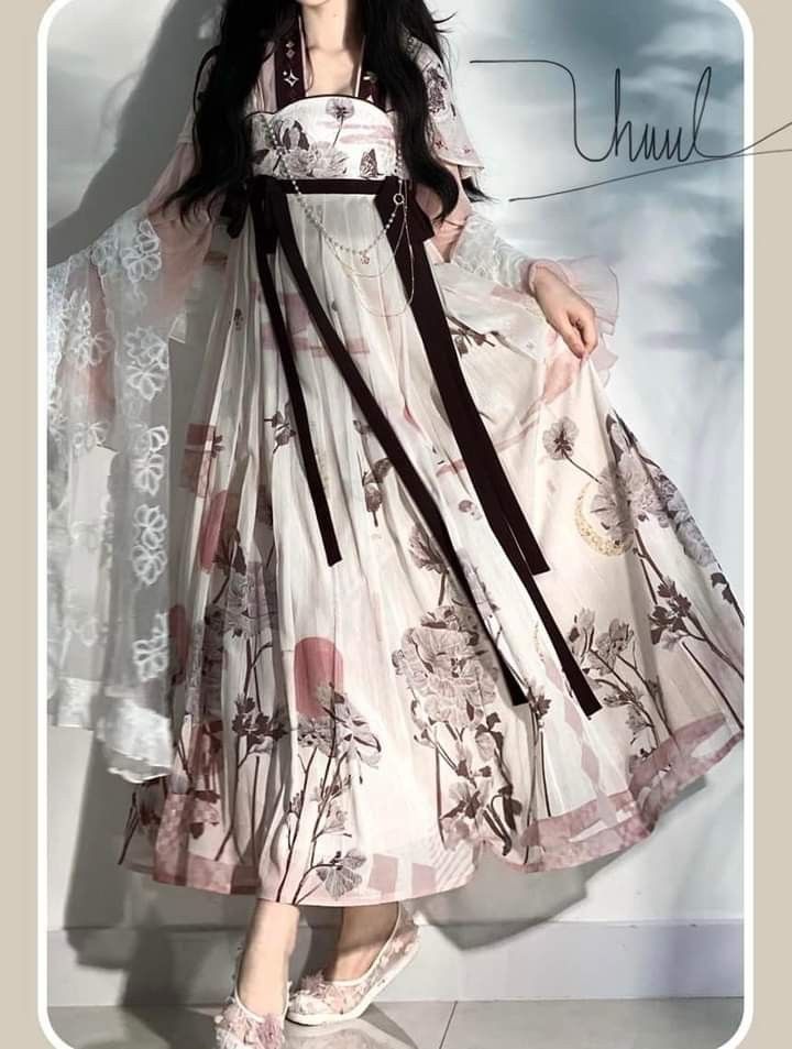 Short-sleeved Cheongsam:A Blend of Traditional Elegance and Modern Comfort Short-sleeved Cheongsam:A Blend of Traditional Elegance and Modern Comfort