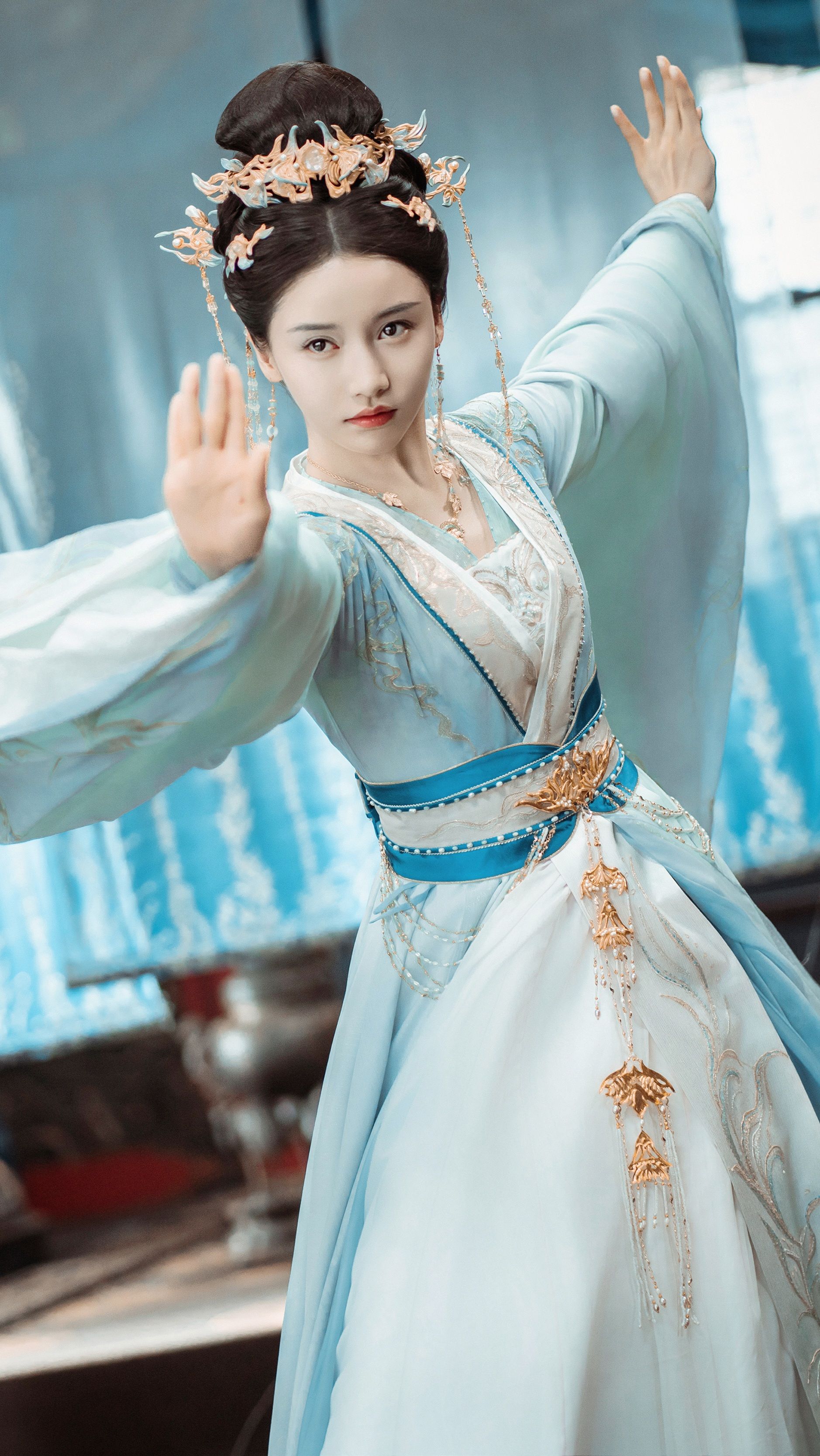The Elegance of a Blue Hanfu Woman:A Tale of Light Blue Elegance The Elegance of a Blue Hanfu Woman:A Tale of Light Blue Elegance