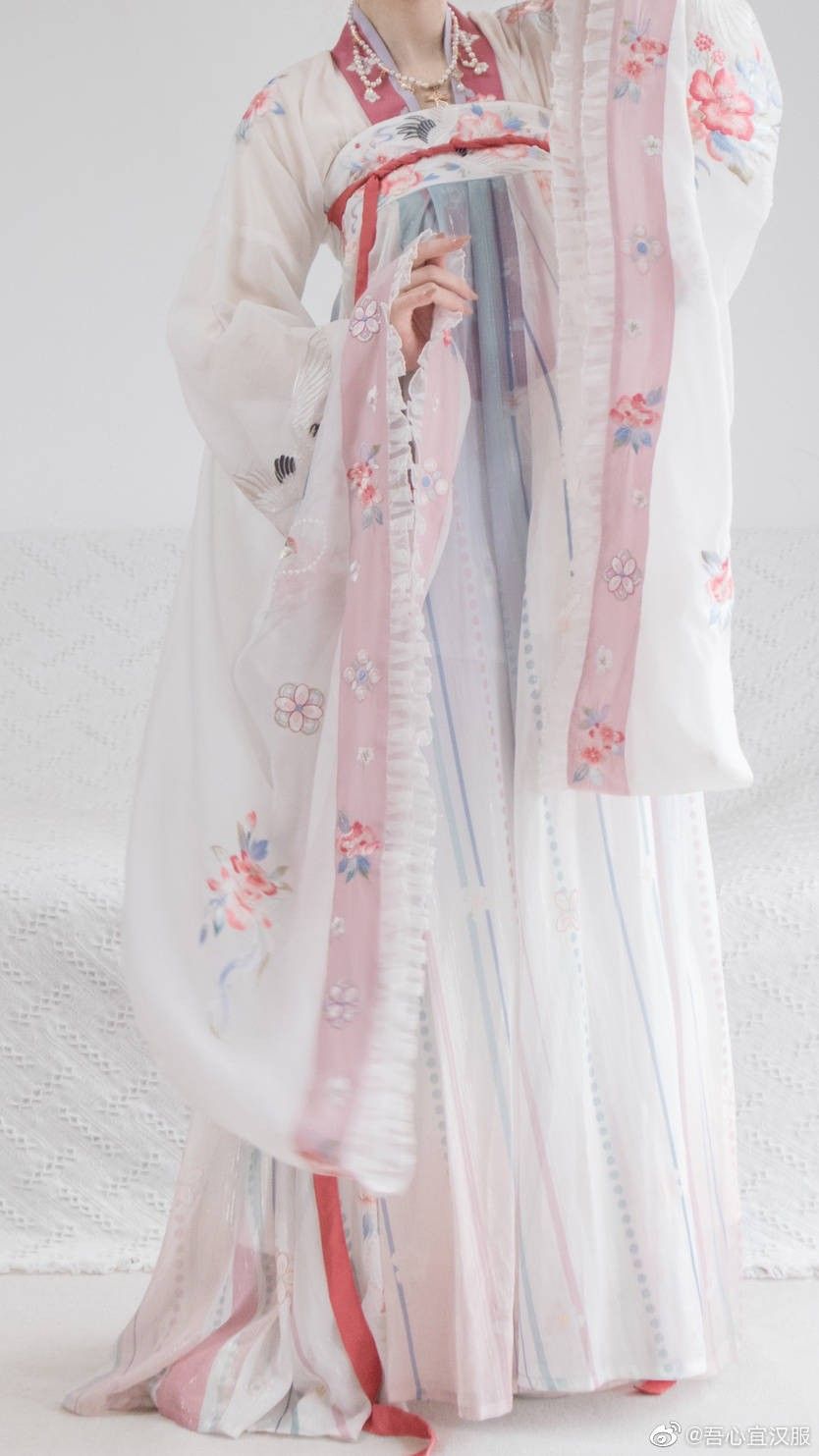 Daily Wear for Young Girls:The Comfort and Charm of Hanfu in Summer Daily Wear for Young Girls:The Comfort and Charm of Hanfu in Summer