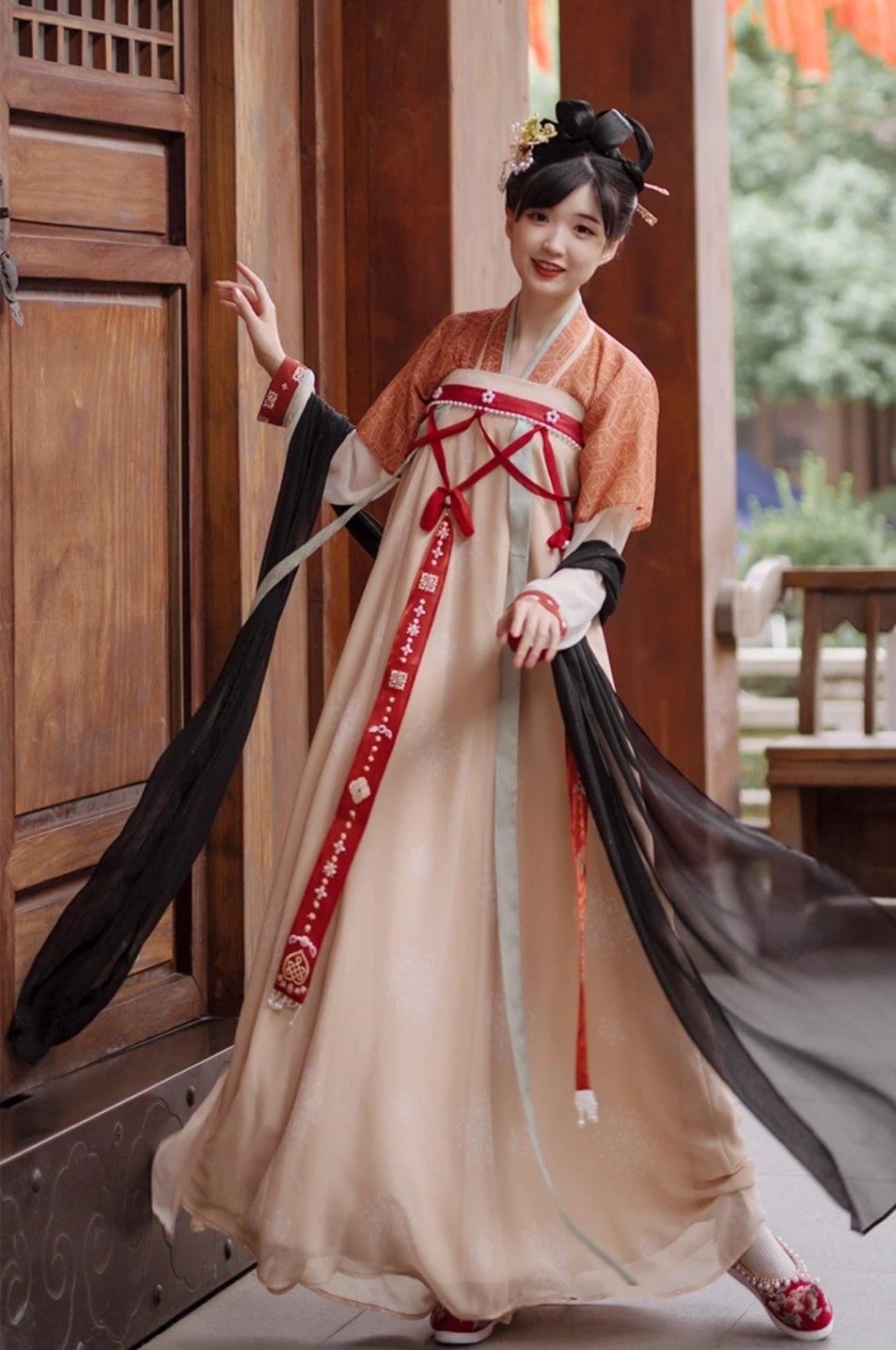 Embracing the New Chinese Style:The Enchanting Cheongsam of Xiangyun Silk Embracing the New Chinese Style:The Enchanting Cheongsam of Xiangyun Silk
