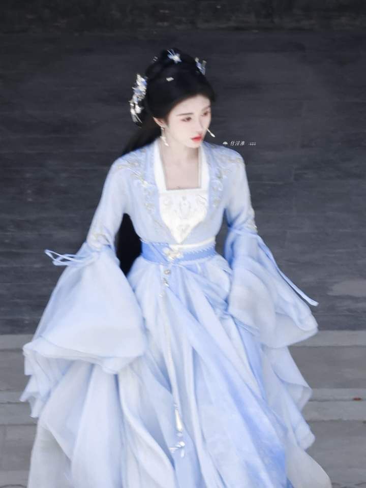 The Rise of Hanfu Fashion in the Tiny World of a 3-Year-Old Girl The Rise of Hanfu Fashion in the Tiny World of a 3-Year-Old Girl