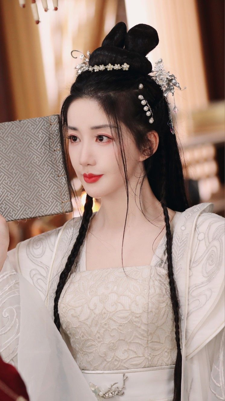 Reinventing the Loose Cheongsam Skirt:The Modern Evolution Reinventing the Loose Cheongsam Skirt:The Modern Evolution