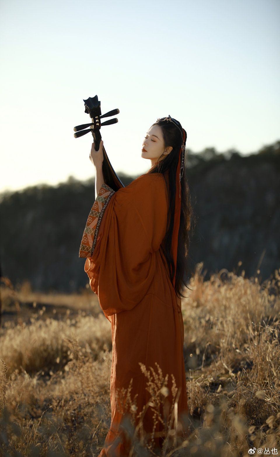 Song-Style Hanfu Fashion for a Junior High School Girl Song-Style Hanfu Fashion for a Junior High School Girl