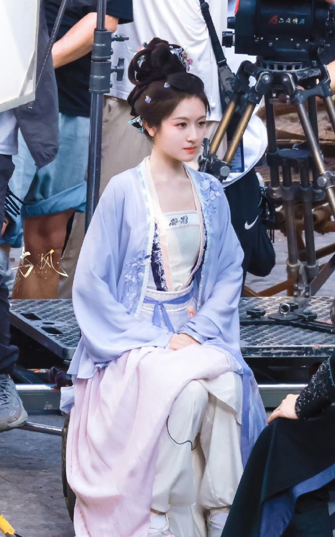 The Enchanting Purple Hanfu Girl The Enchanting Purple Hanfu Girl
