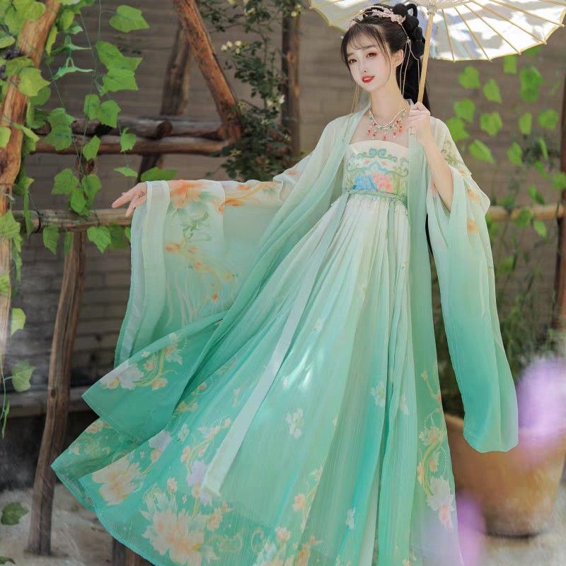 The Story of a Girl Child in a Sitang Cheongsam:Embracing Tradition and Modernity The Story of a Girl Child in a Sitang Cheongsam:Embracing Tradition and Modernity