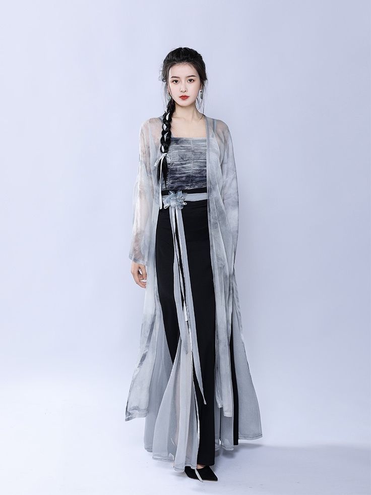 Zhongling Chronicle:The Journey of a 15-Year-Old in the World of Hanfu Fashion Zhongling Chronicle:The Journey of a 15-Year-Old in the World of Hanfu Fashion