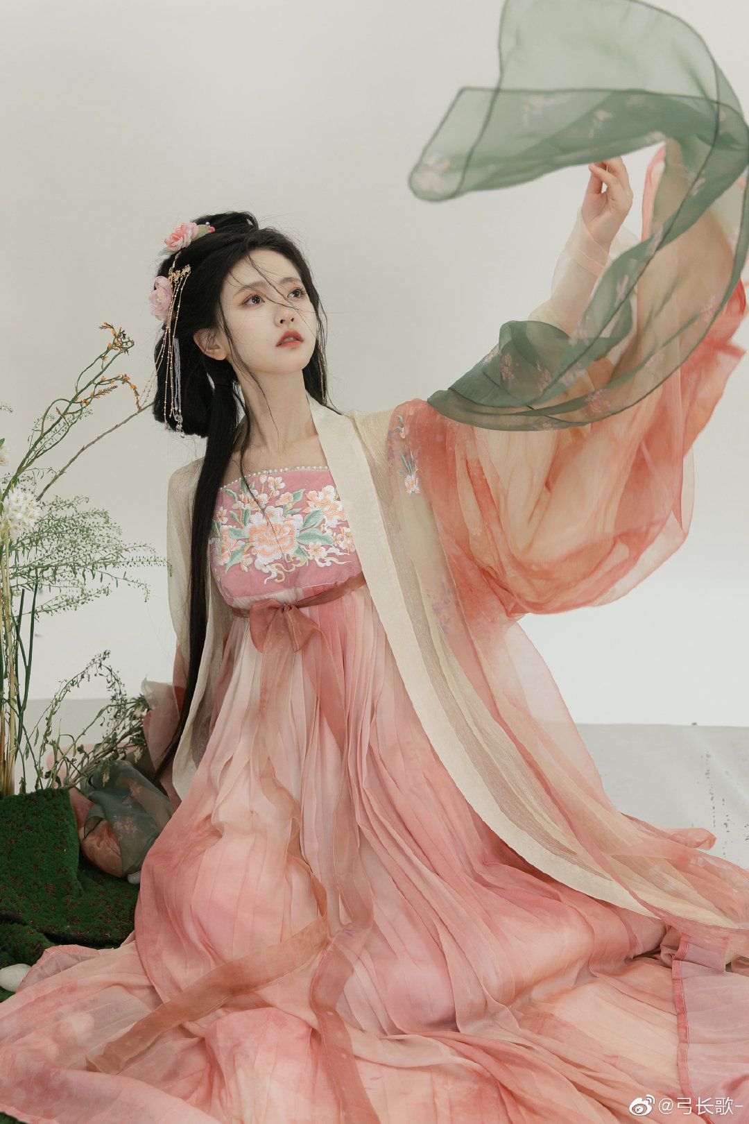 The Song Dynasty Beauty:A Closer Look at the Hanfu Fashion in Chinese Art The Song Dynasty Beauty:A Closer Look at the Hanfu Fashion in Chinese Art