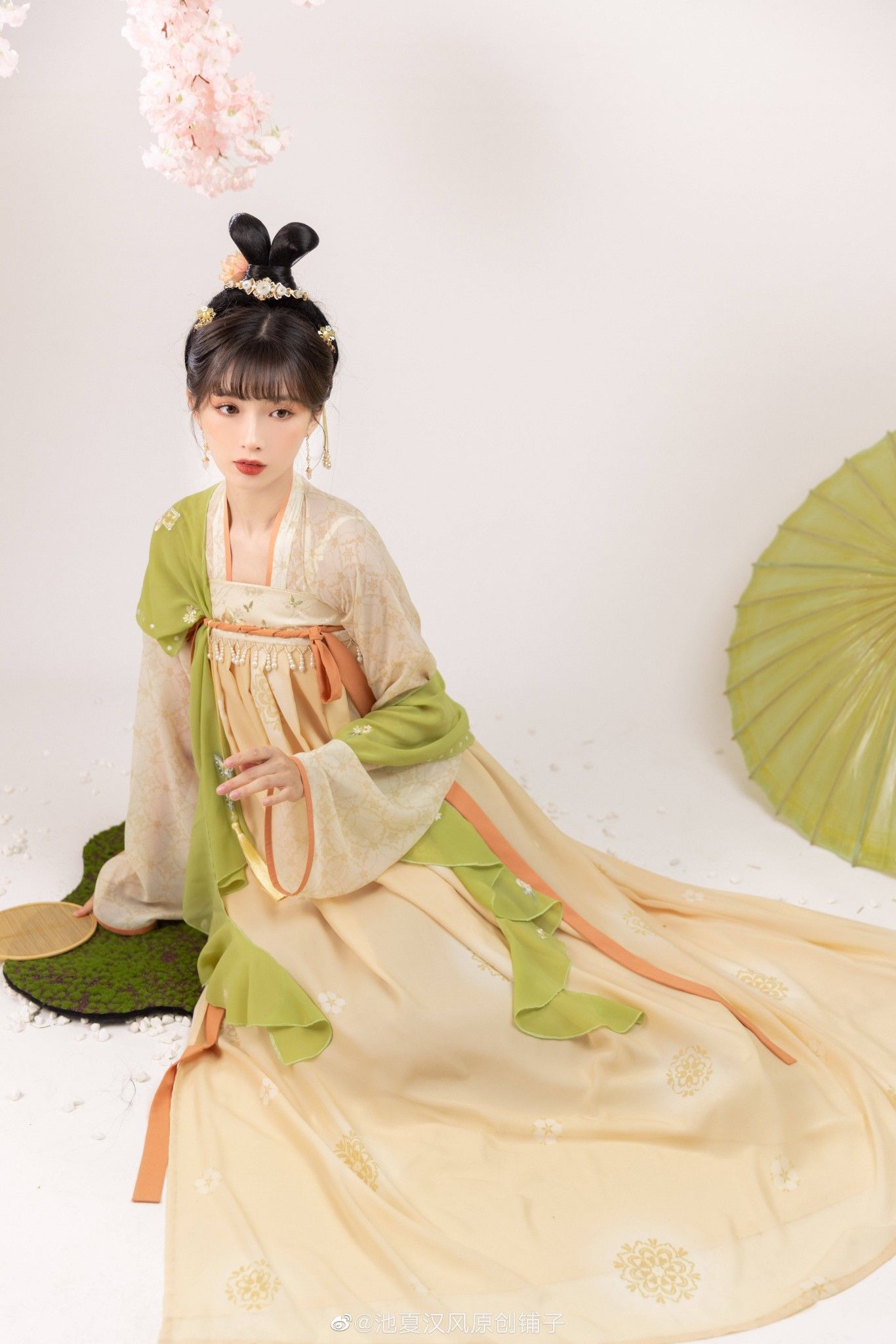 The 70-Fold Pleated Horseface Skirt:A Traditional Beauty in Modern Vogue The 70-Fold Pleated Horseface Skirt:A Traditional Beauty in Modern Vogue