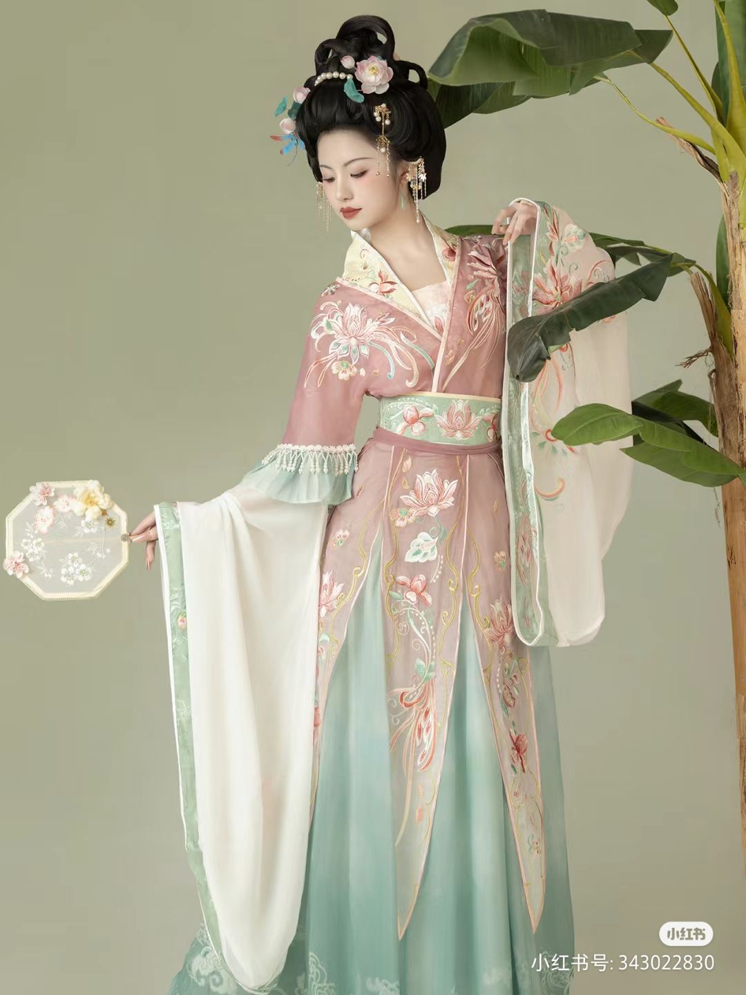 Autumn Collection of Traditional Chinese Hanfu for Little Girls Autumn Collection of Traditional Chinese Hanfu for Little Girls