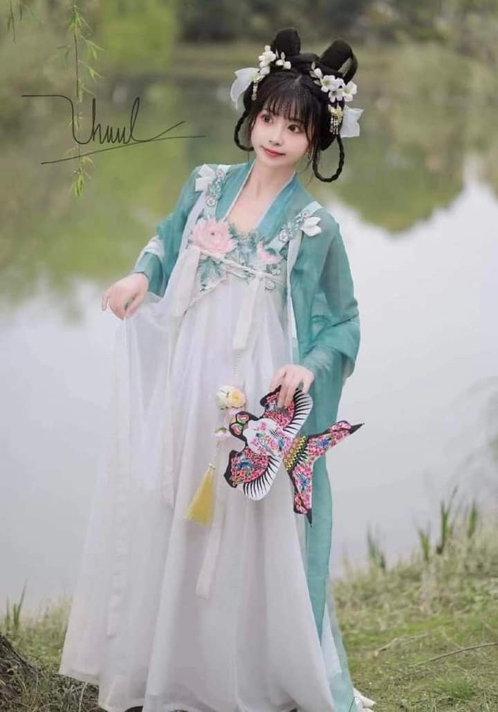 Lace Fish Tail Cheongsam:A Blend of Tradition and Modern Elegance Lace Fish Tail Cheongsam:A Blend of Tradition and Modern Elegance