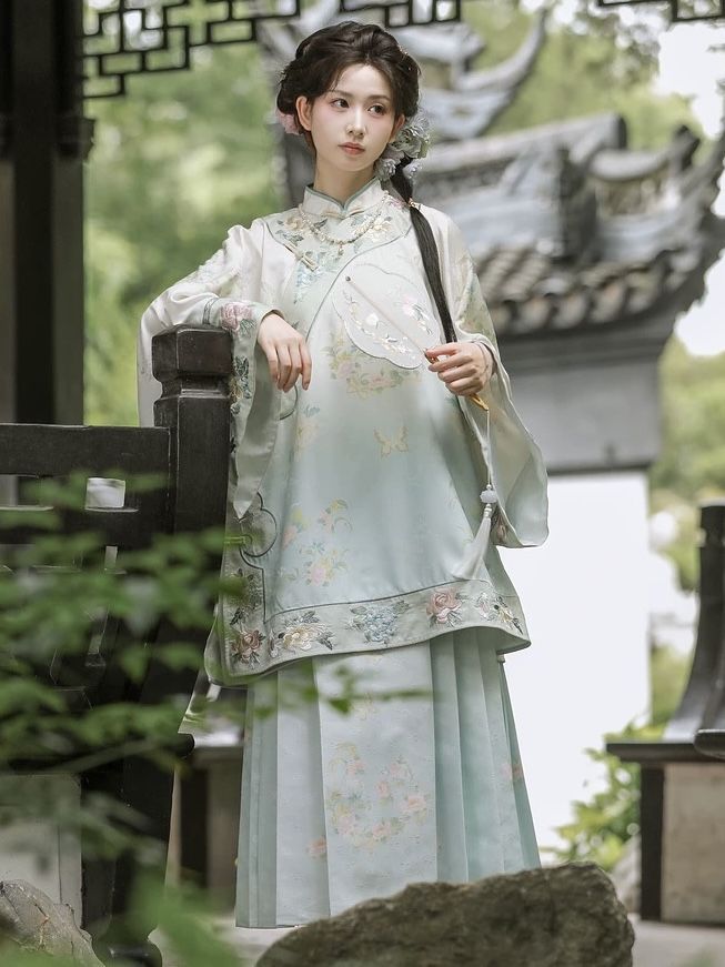 The Splendor of the Princess of the Great Song Dynasty in Traditional Hanfu Costumes The Splendor of the Princess of the Great Song Dynasty in Traditional Hanfu Costumes