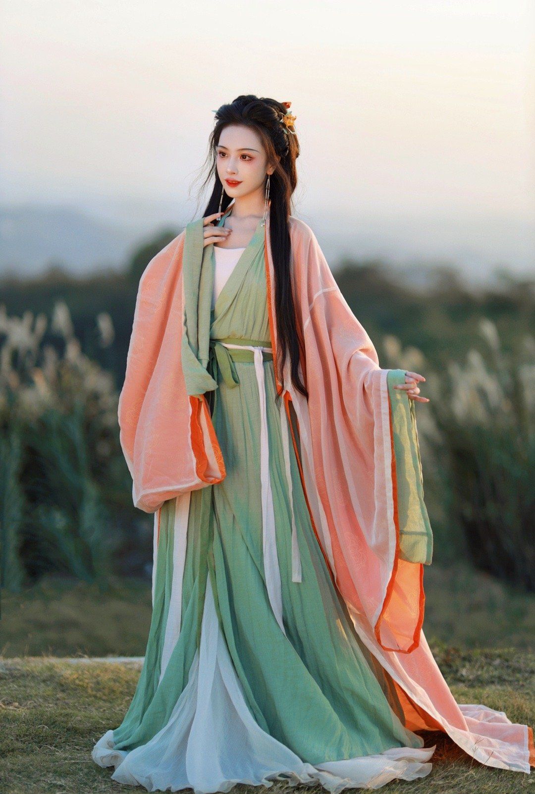 The Legacy of Ling Jian Mountain:Exploring the World of Hanfu Traditional Chinese Clothing The Legacy of Ling Jian Mountain:Exploring the World of Hanfu Traditional Chinese Clothing