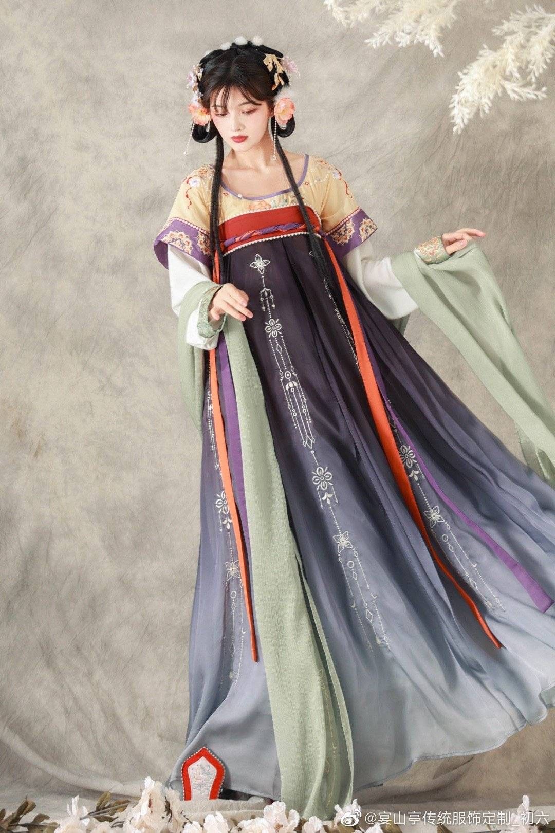 Traditional Chinese Style凉鞋 for Little Girls Exploring the Enchantment of Hanfu Shoes Traditional Chinese Style凉鞋 for Little Girls Exploring the Enchantment of Hanfu Shoes