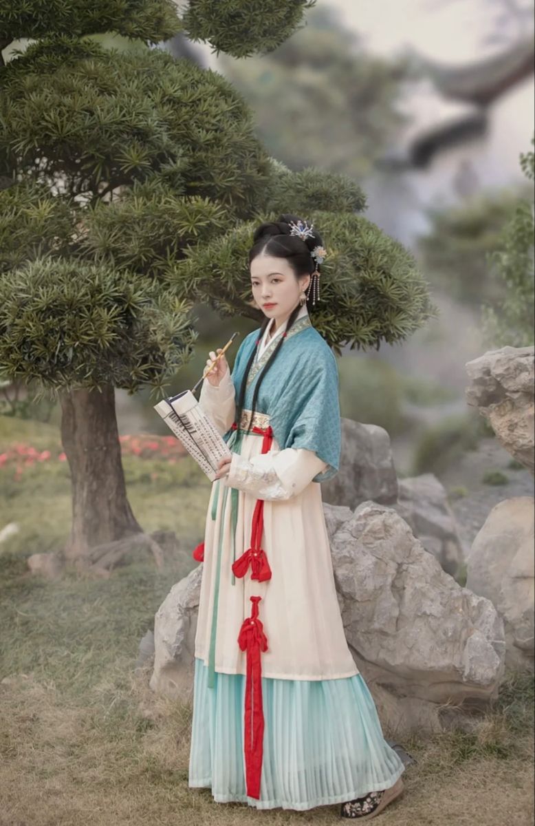 The Splendor of Heavy-Work Embroidery in Traditional Hanfu Four-Piece Set The Splendor of Heavy-Work Embroidery in Traditional Hanfu Four-Piece Set