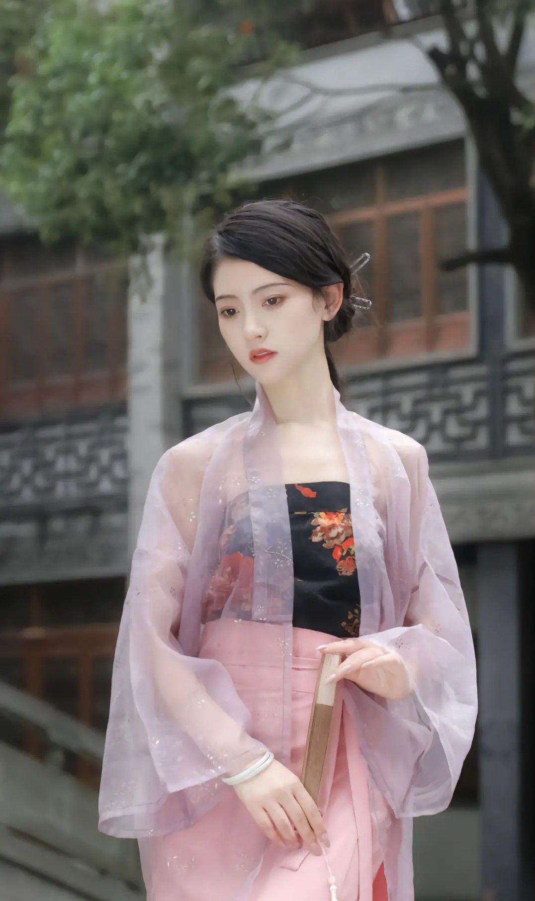 Maternal Love in Traditional Chinese Style:A Journey Through Hanfu Fashion