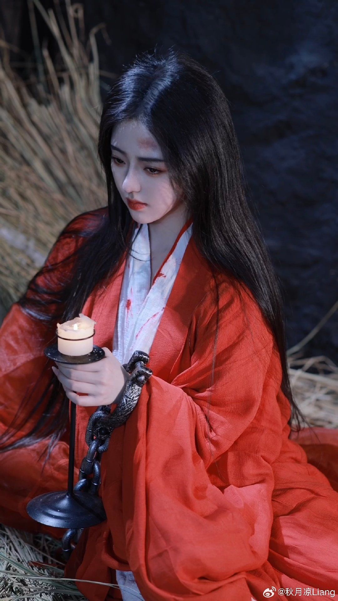 Scintillating Sceneries in Jing Tians Qipao Style:The Rise of Si Teng Scintillating Sceneries in Jing Tians Qipao Style:The Rise of Si Teng