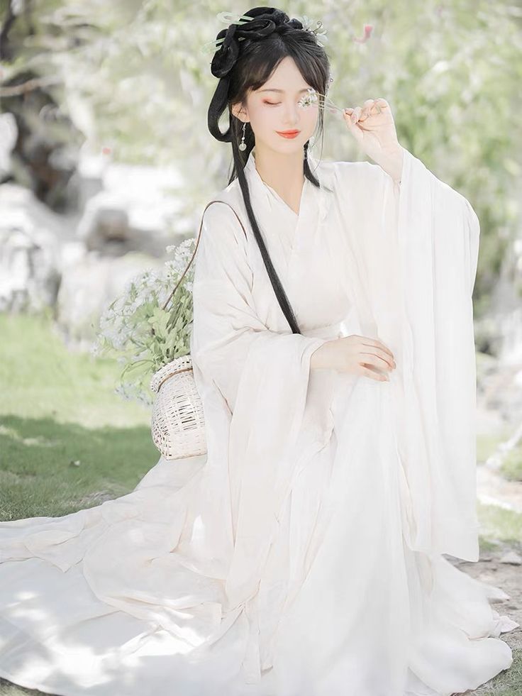 The Marriage of Traditional Hanfu Headwear:A Blend of Ancient Elegance and Modern Love The Marriage of Traditional Hanfu Headwear:A Blend of Ancient Elegance and Modern Love