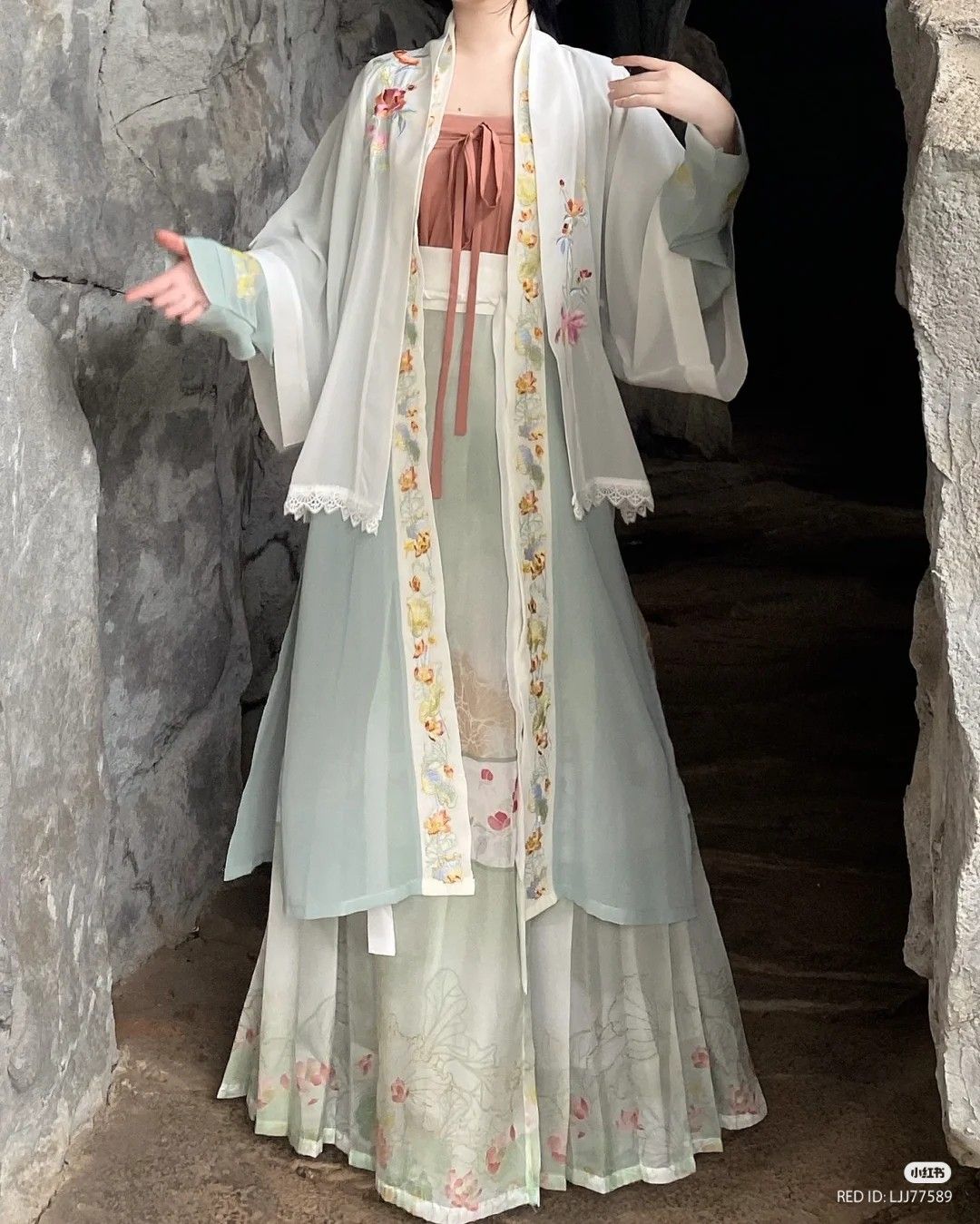 The Splendor of Traditional Hanfu:A Journey into Ancient Chinese Clothing The Splendor of Traditional Hanfu:A Journey into Ancient Chinese Clothing