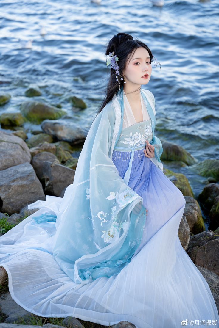 The Enchantment of a Red Cheongsam at the Wedding Ceremony The Enchantment of a Red Cheongsam at the Wedding Ceremony