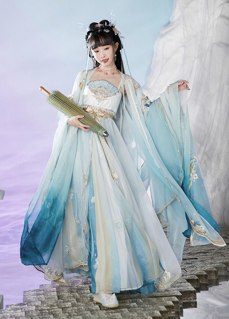 Winter Embroidery Qipao:The Story of a Thick and Beautiful Tradition Winter Embroidery Qipao:The Story of a Thick and Beautiful Tradition