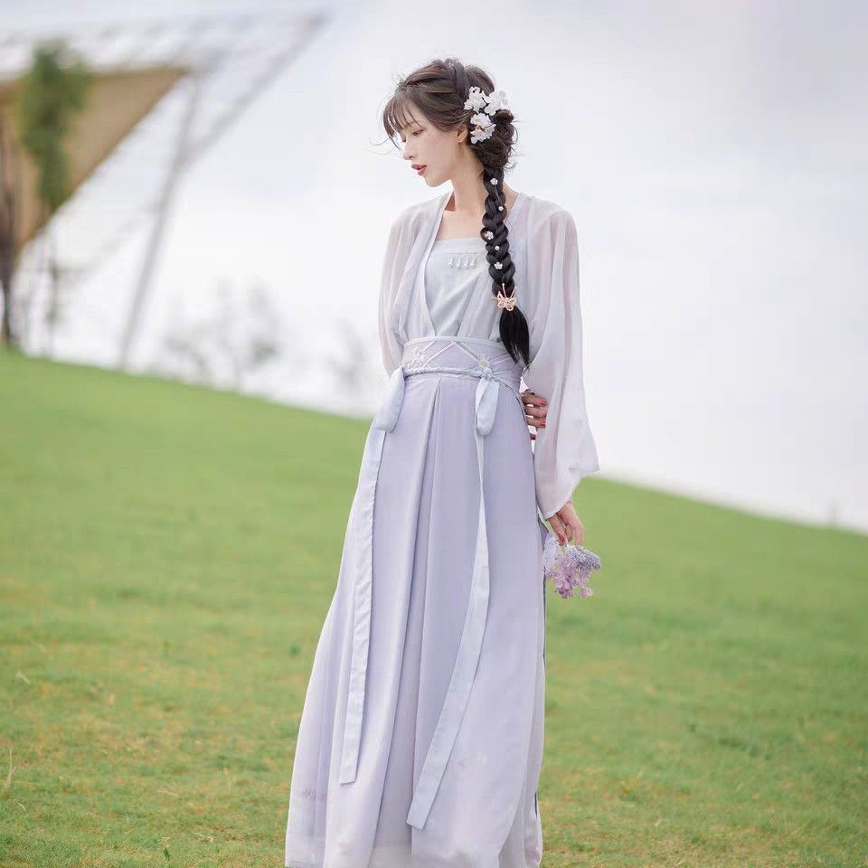 The Rise of Cheongsam-Inspired Collar Placket and Button-Up Blouses The Rise of Cheongsam-Inspired Collar Placket and Button-Up Blouses
