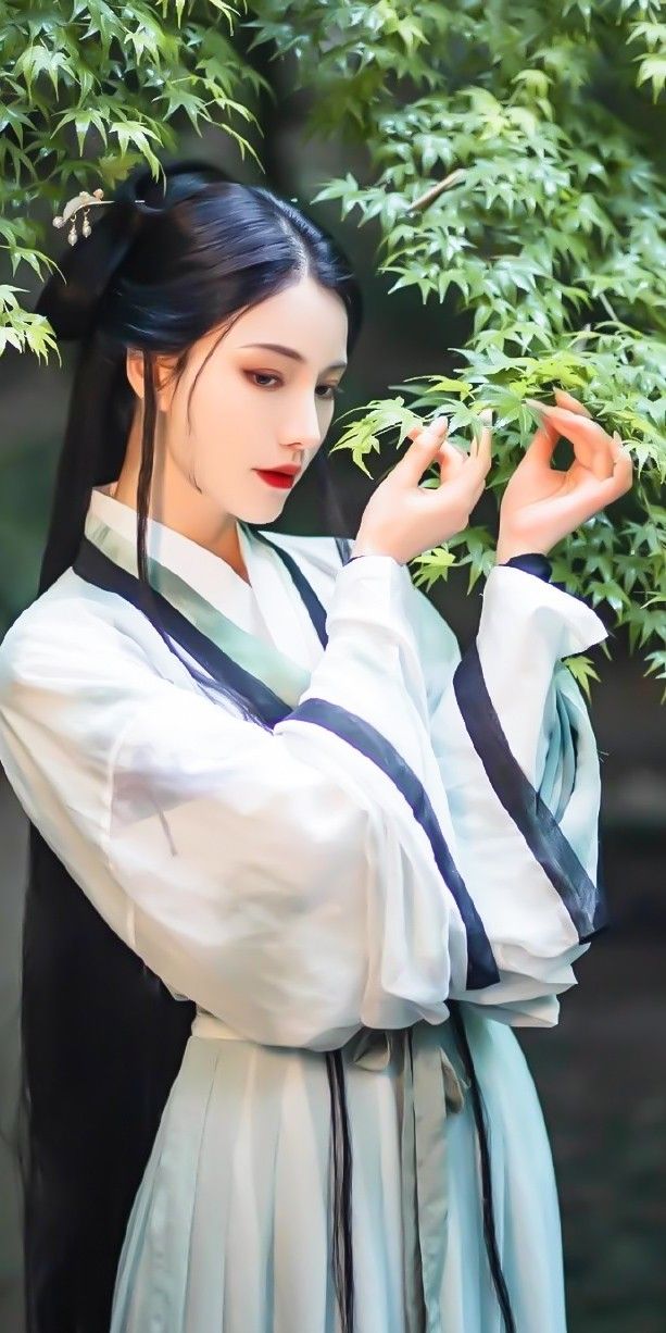 The Red Child in Traditional Hanfu Fashion:A Cultural Journey into the World of Chinese Heritage The Red Child in Traditional Hanfu Fashion:A Cultural Journey into the World of Chinese Heritage