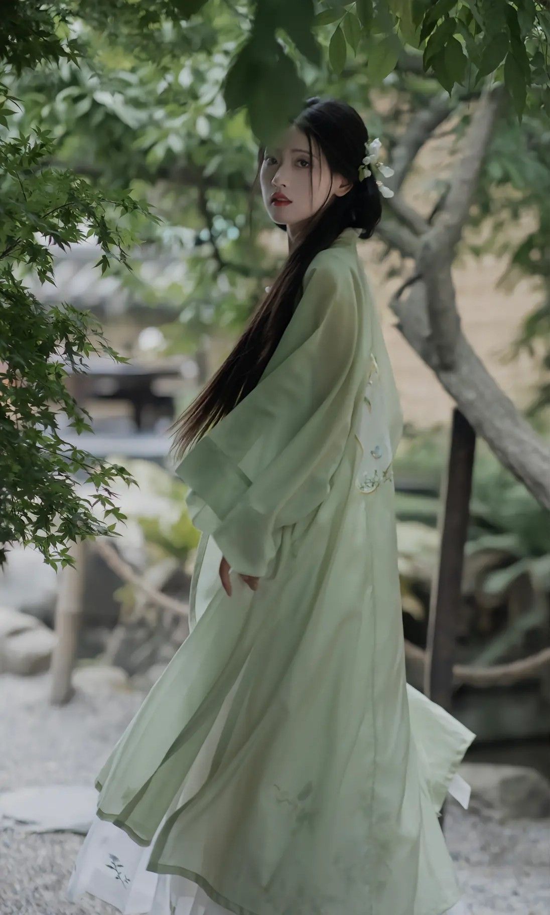 Innovating the Classic:The Evolution of Neck-Strapped Cheongsam Innovating the Classic:The Evolution of Neck-Strapped Cheongsam