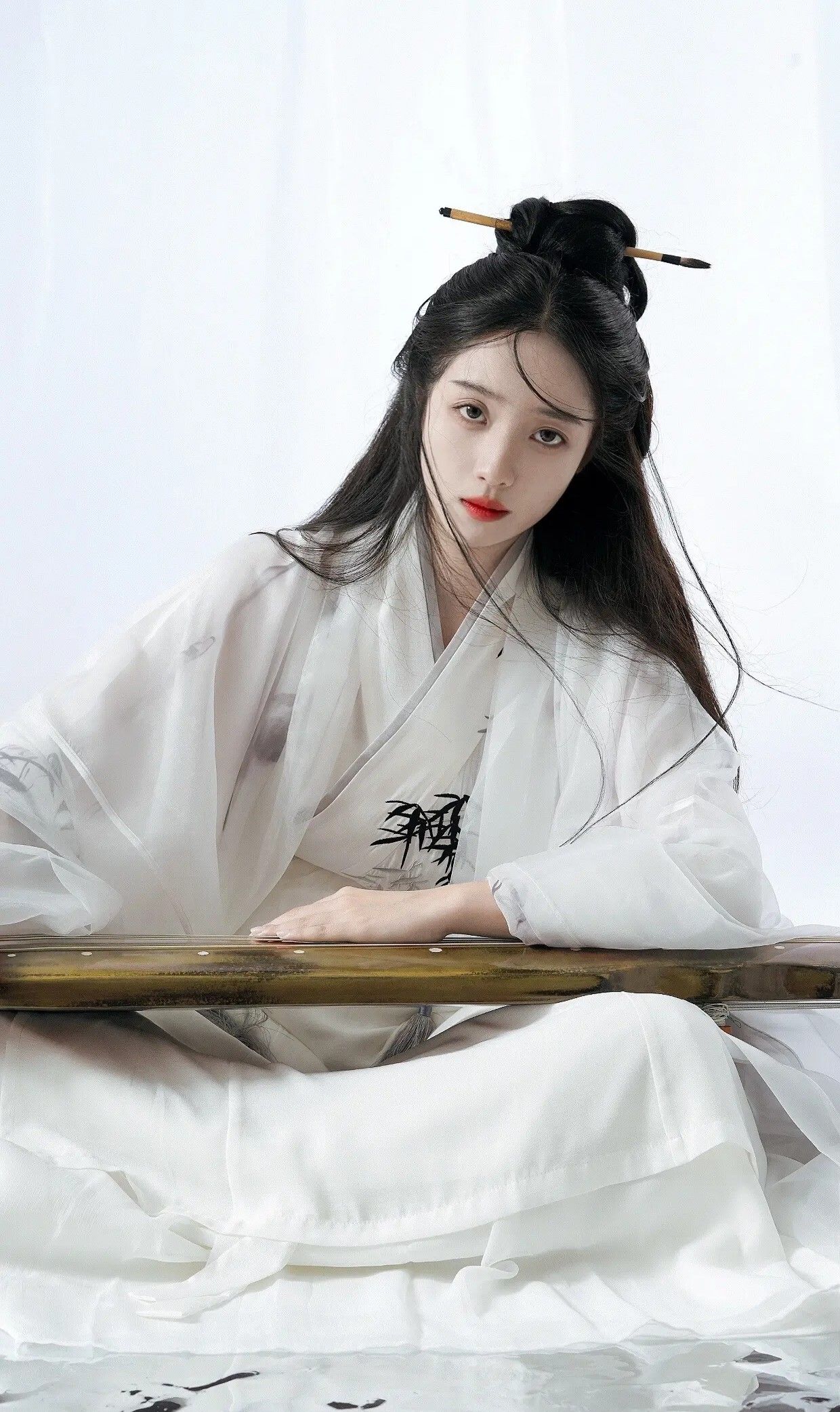 White Cotton and Hemp Hanfu:The Essence of Traditional Chinese Elegance White Cotton and Hemp Hanfu:The Essence of Traditional Chinese Elegance