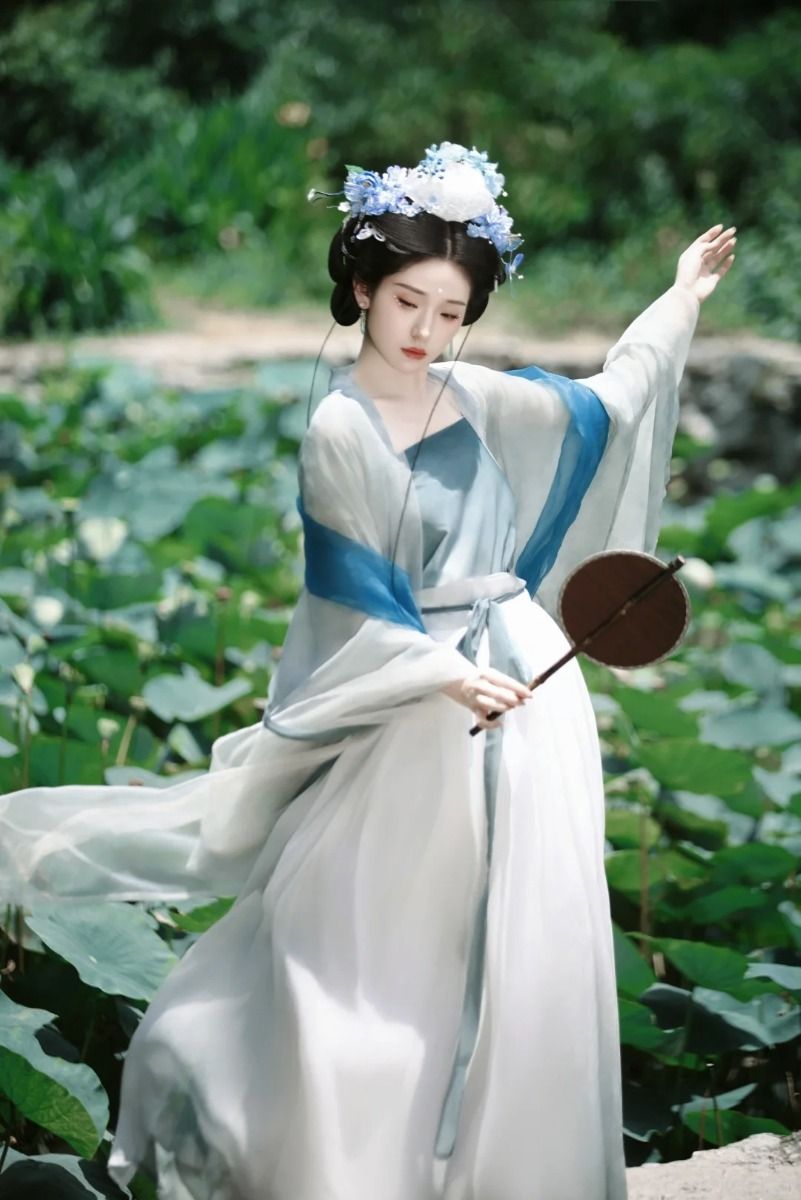 A Girls Spring Festival Dress:Traditional Chinese Hanfu Skirt for Winter A Girls Spring Festival Dress:Traditional Chinese Hanfu Skirt for Winter
