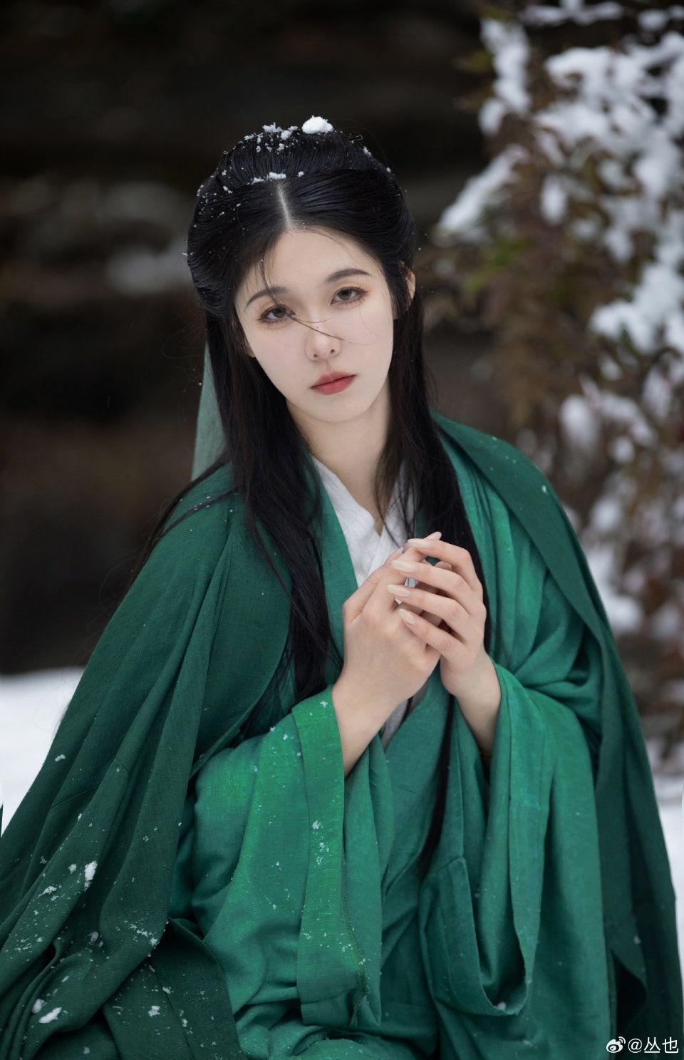 Winter-Ready:A Girls Hanfu Traditional拜年服饰 for the Cold Seasons Winter-Ready:A Girls Hanfu Traditional拜年服饰 for the Cold Seasons