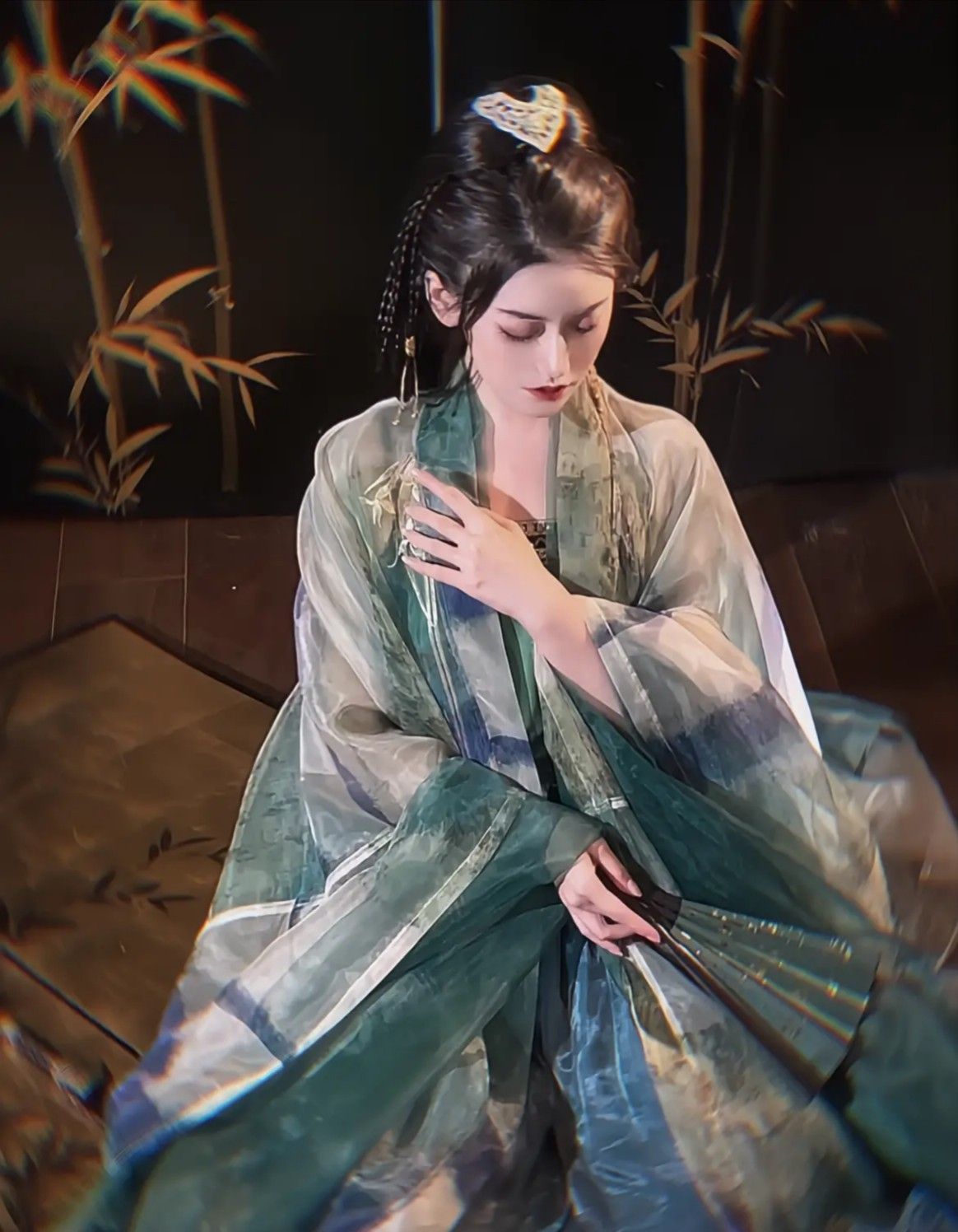 Summer Elegance in the Traditional Chinese Attire:The Waist-Length Hanfu Summer Elegance in the Traditional Chinese Attire:The Waist-Length Hanfu