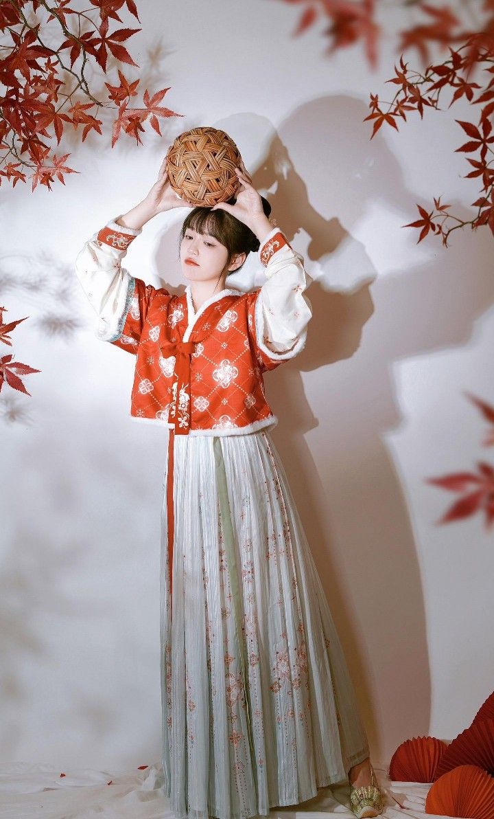 The Adventures of a Primary Schoolgirl Hero in Traditional Chinese Hanfu Costume The Adventures of a Primary Schoolgirl Hero in Traditional Chinese Hanfu Costume