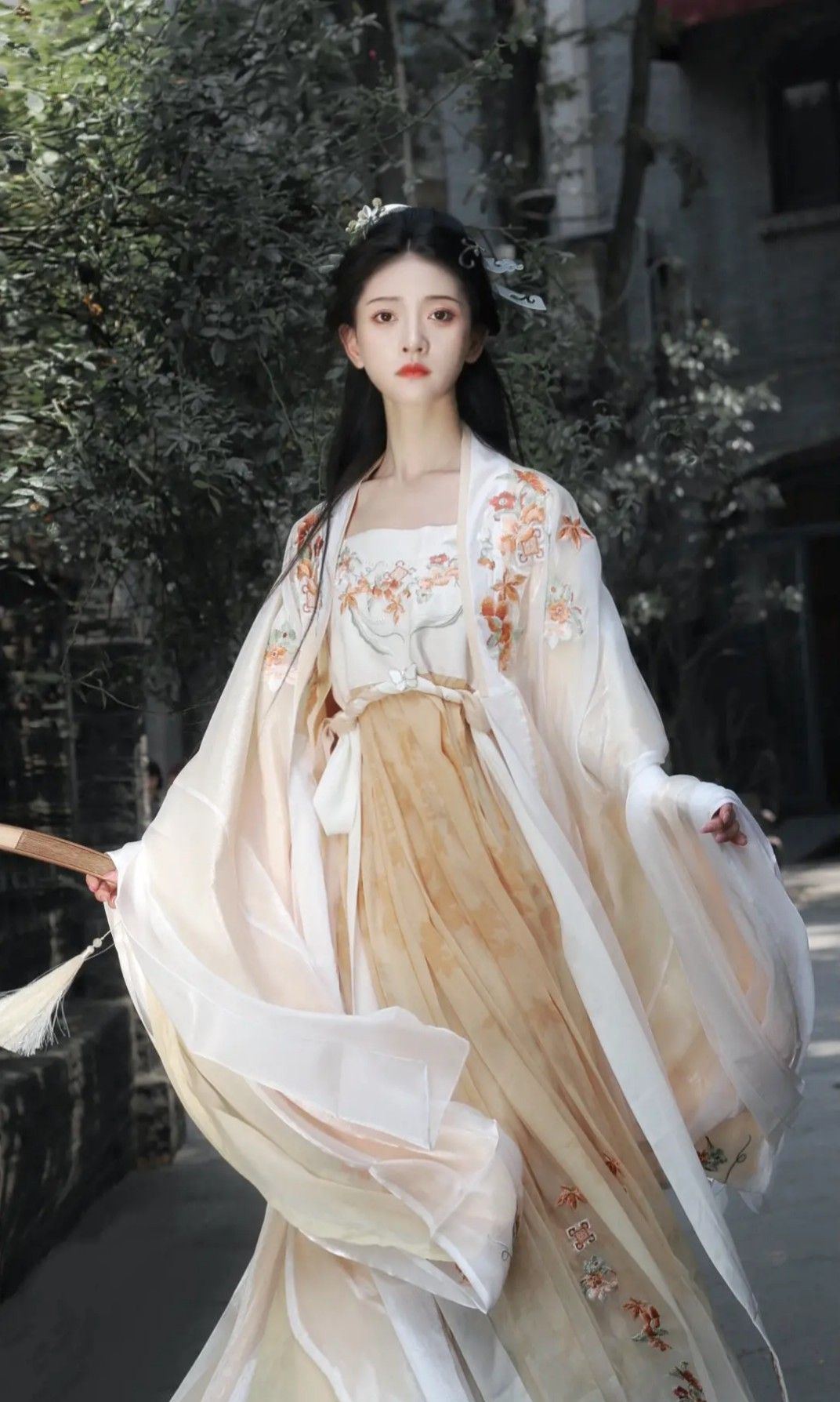 Embracing the New Chinese Style:Qipao Women in Summer Fashion Embracing the New Chinese Style:Qipao Women in Summer Fashion