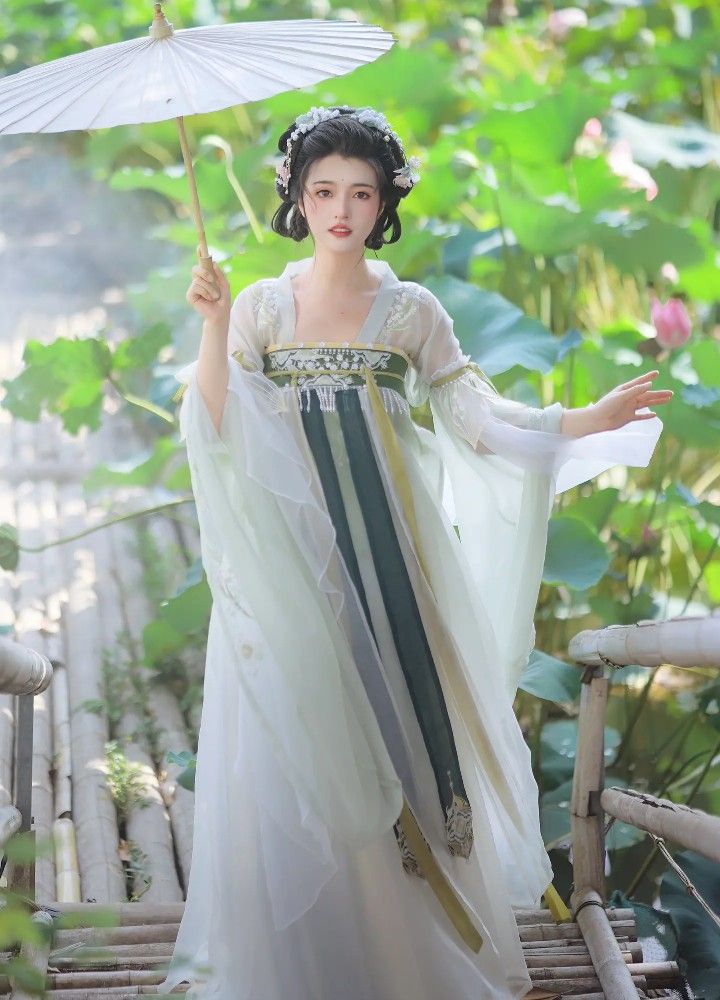 The Zodiac Signs in the Realm of Hanfu:A Cultural Blend of Sky and Earth The Zodiac Signs in the Realm of Hanfu:A Cultural Blend of Sky and Earth