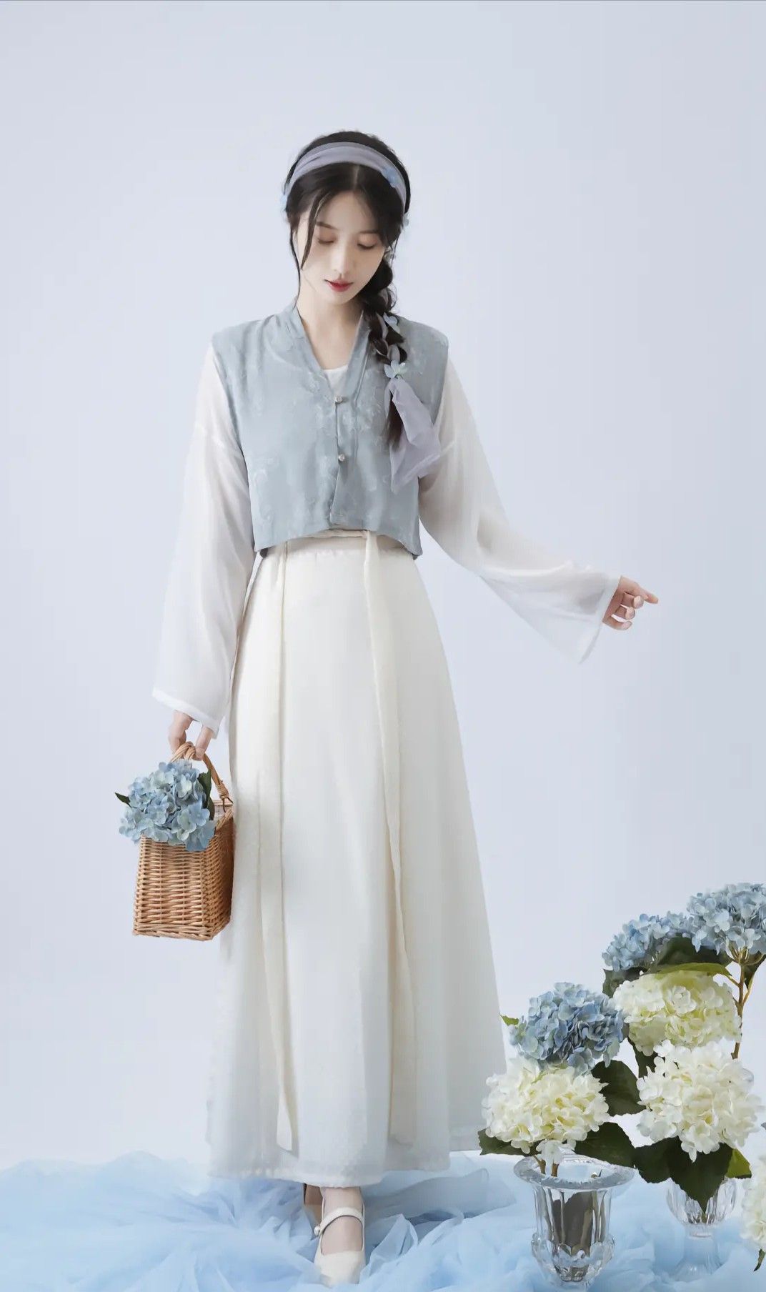 The Sloping Cross-Over Chain in Traditional Chinese Fashion:A Closer Look The Sloping Cross-Over Chain in Traditional Chinese Fashion:A Closer Look