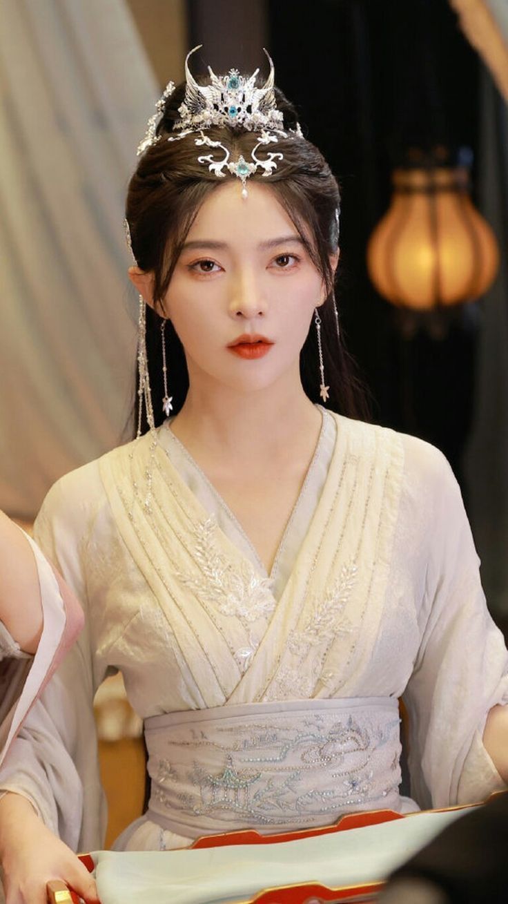 Reinventing Traditional Tang-Style Hanfu:Modern Evolution of Ancient Chinese Fashion Reinventing Traditional Tang-Style Hanfu:Modern Evolution of Ancient Chinese Fashion