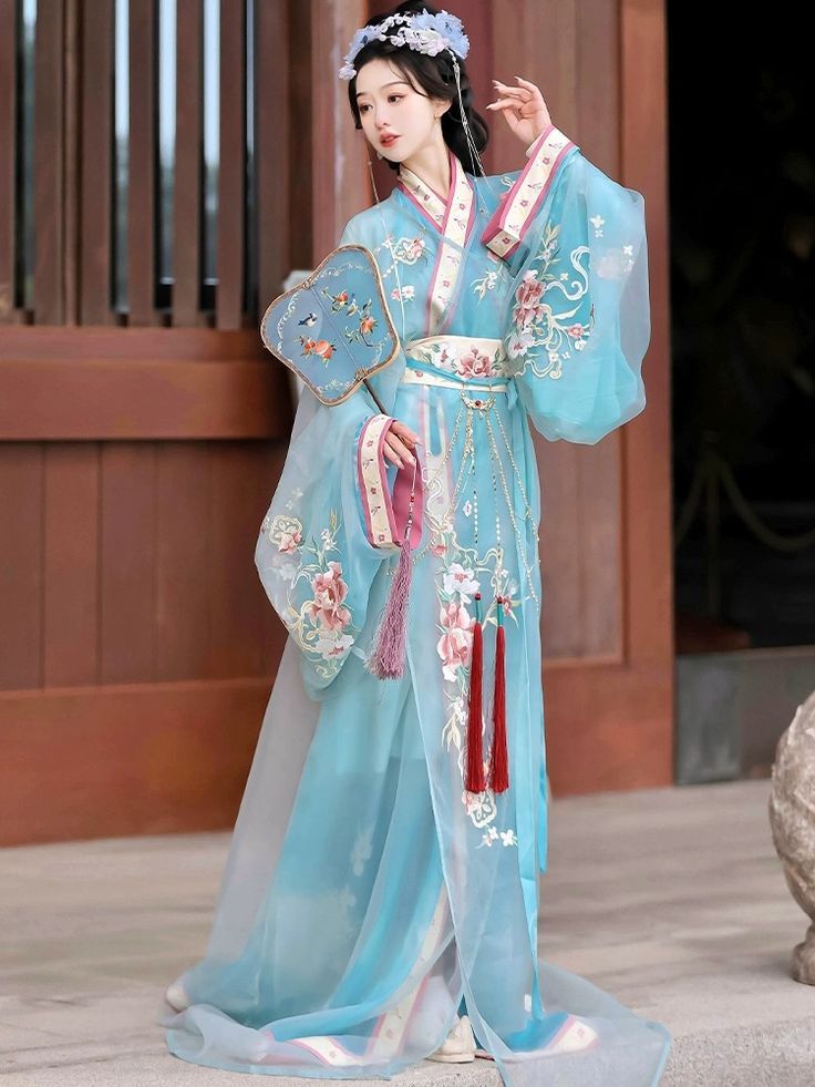 Redesigning the Cheongsams Waistline:Embracing Modern Comfort with Traditional Elegance Redesigning the Cheongsams Waistline:Embracing Modern Comfort with Traditional Elegance