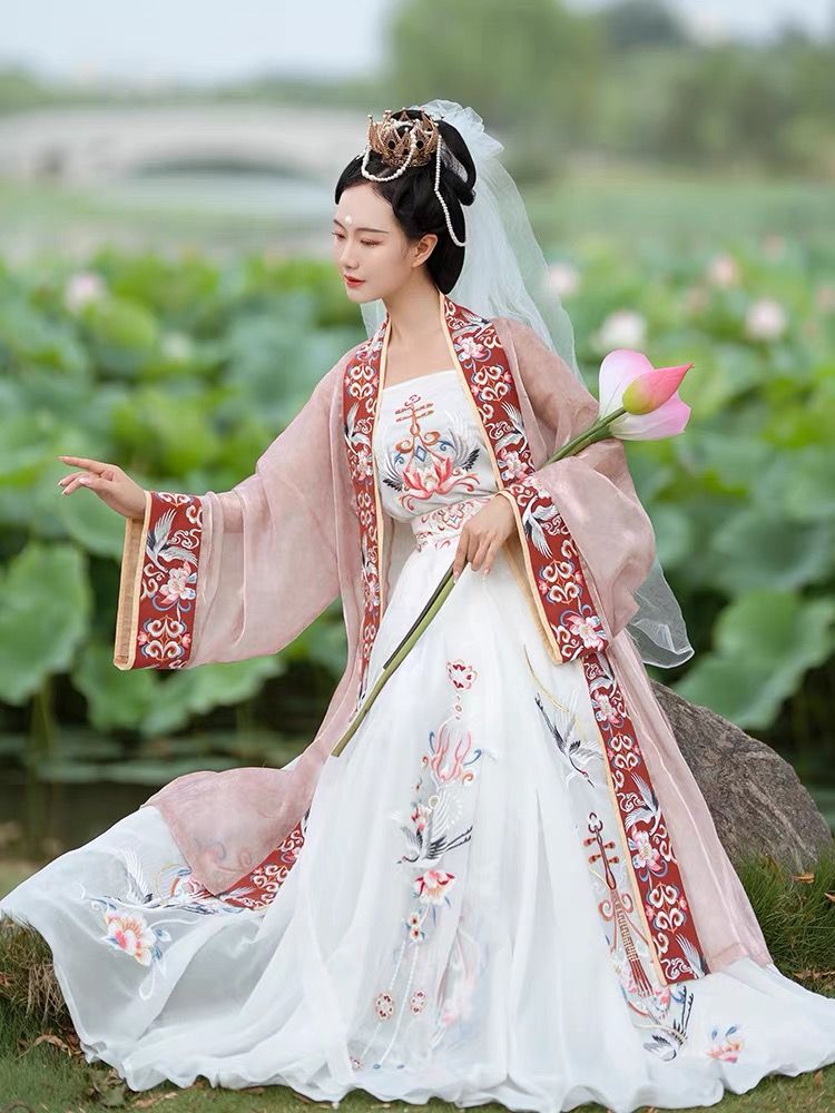 Lightweight Summer Hanfu Costumes for Women:A Guide to Elegant and Comfortable Options Lightweight Summer Hanfu Costumes for Women:A Guide to Elegant and Comfortable Options